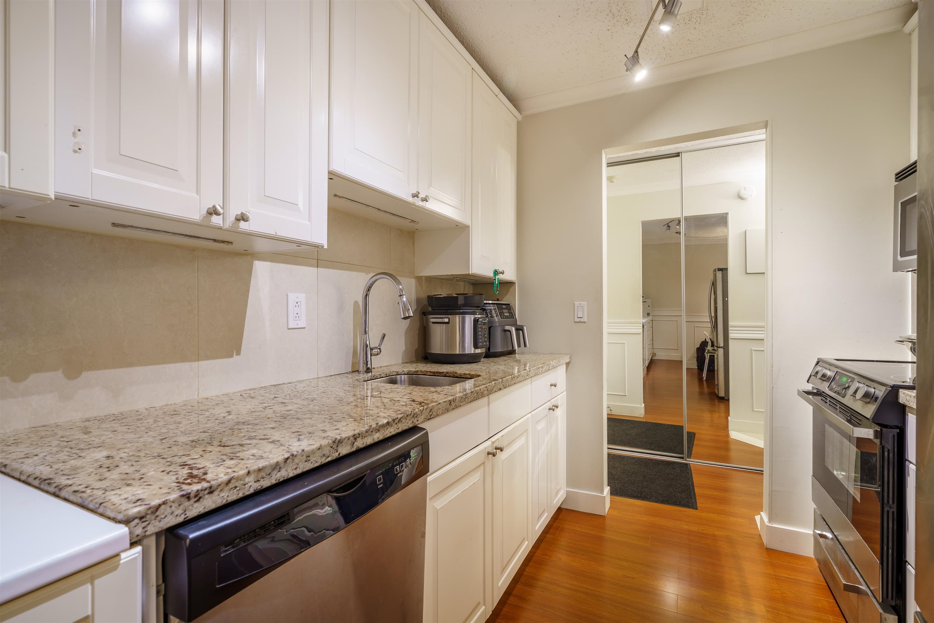 304 - 327 W 2nd Street, North Vancouver, V7M 1E2 — photo 5