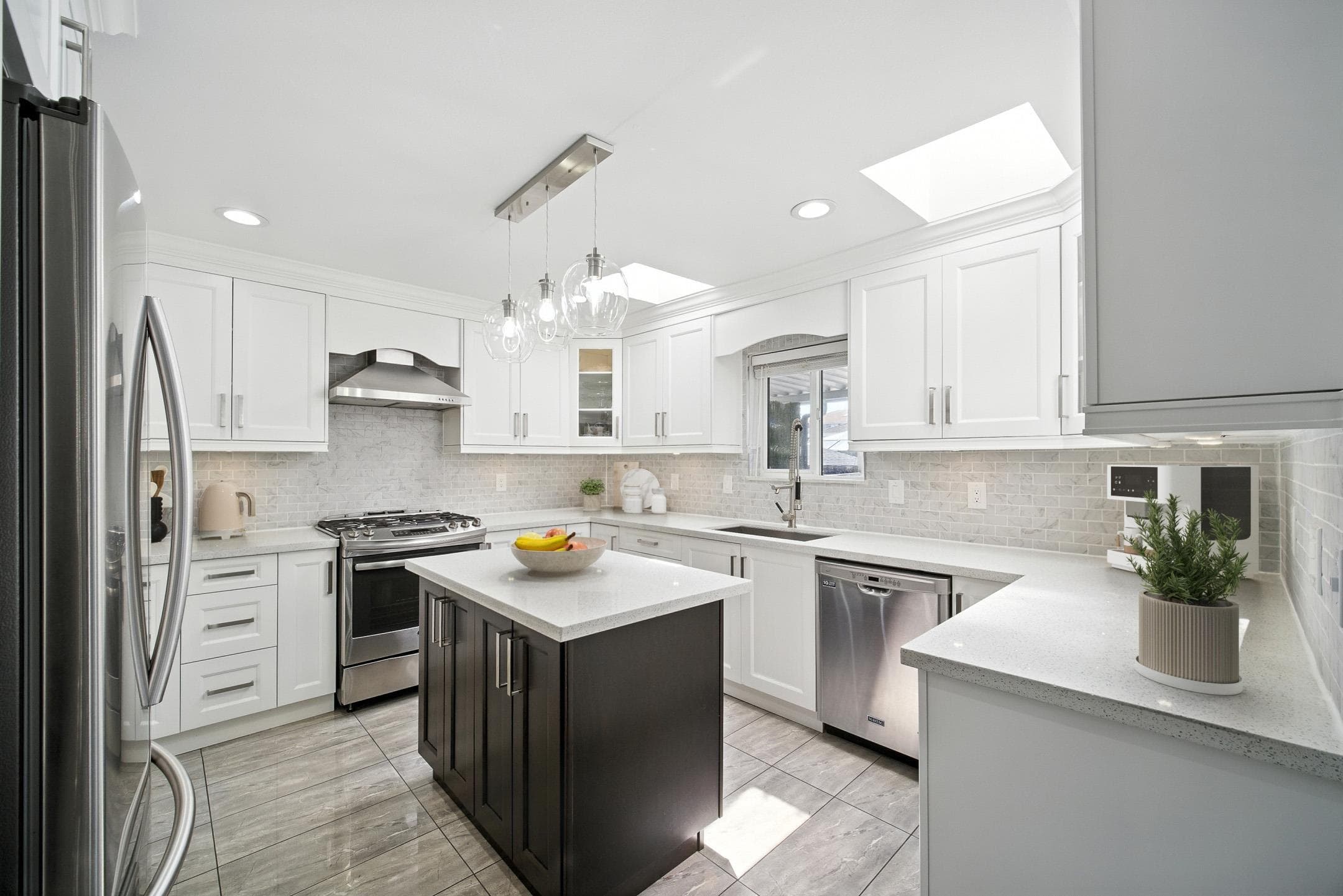 7563 1st Street, Burnaby, V3N 3T3 — photo 4