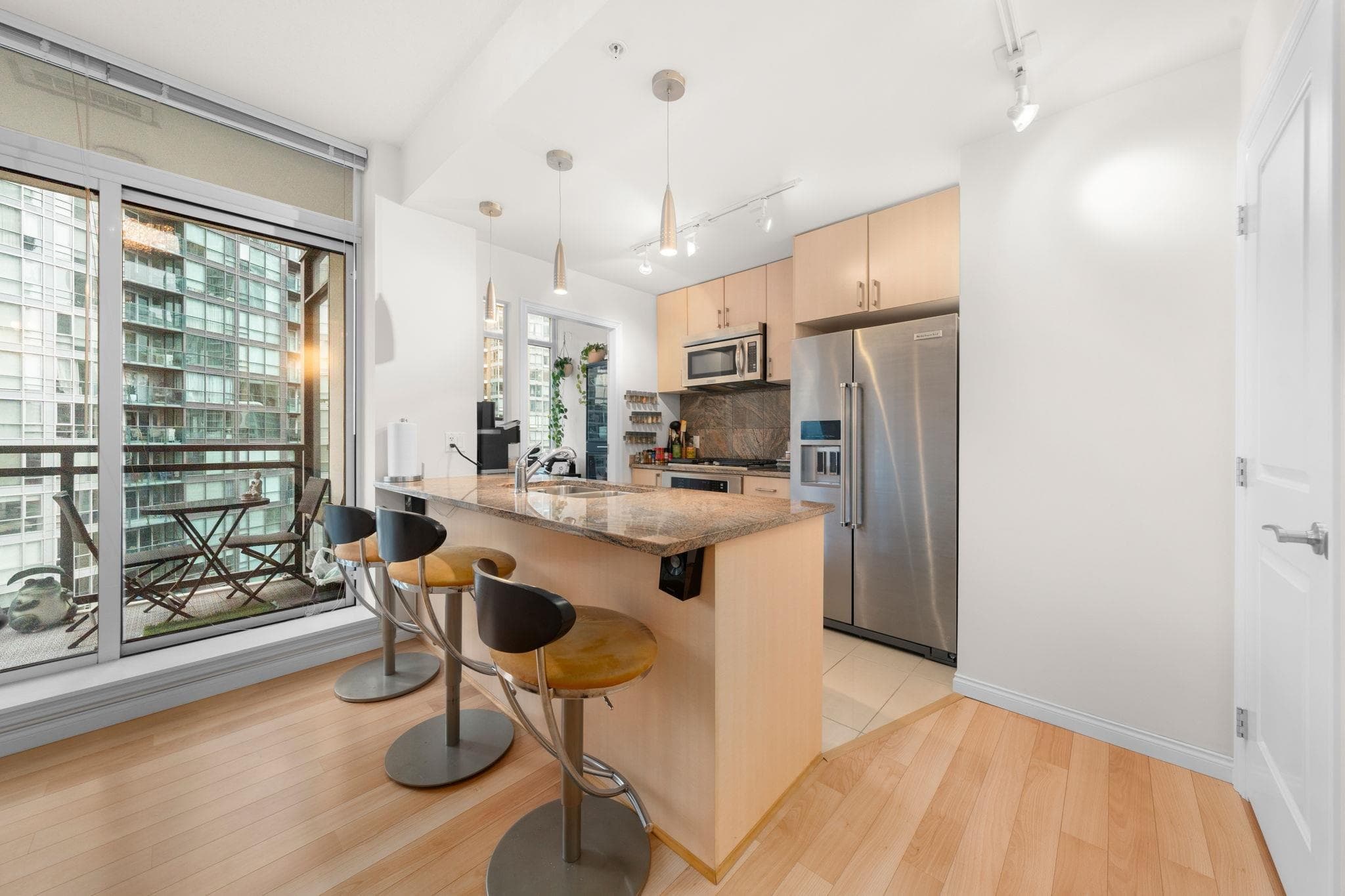 1101 - 1211 Melville Street, Vancouver, V6E 0A7 — photo 3