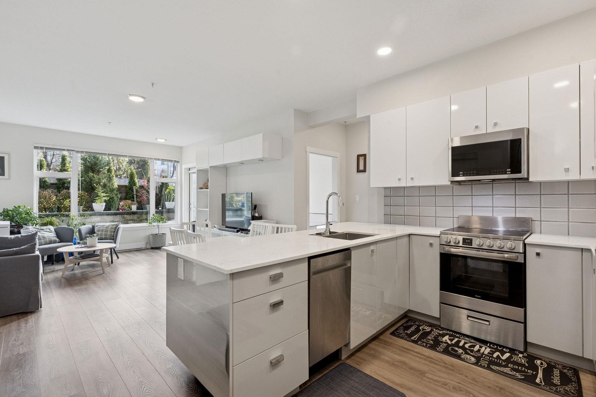 124 - 10838 Whalley Boulevard, Surrey