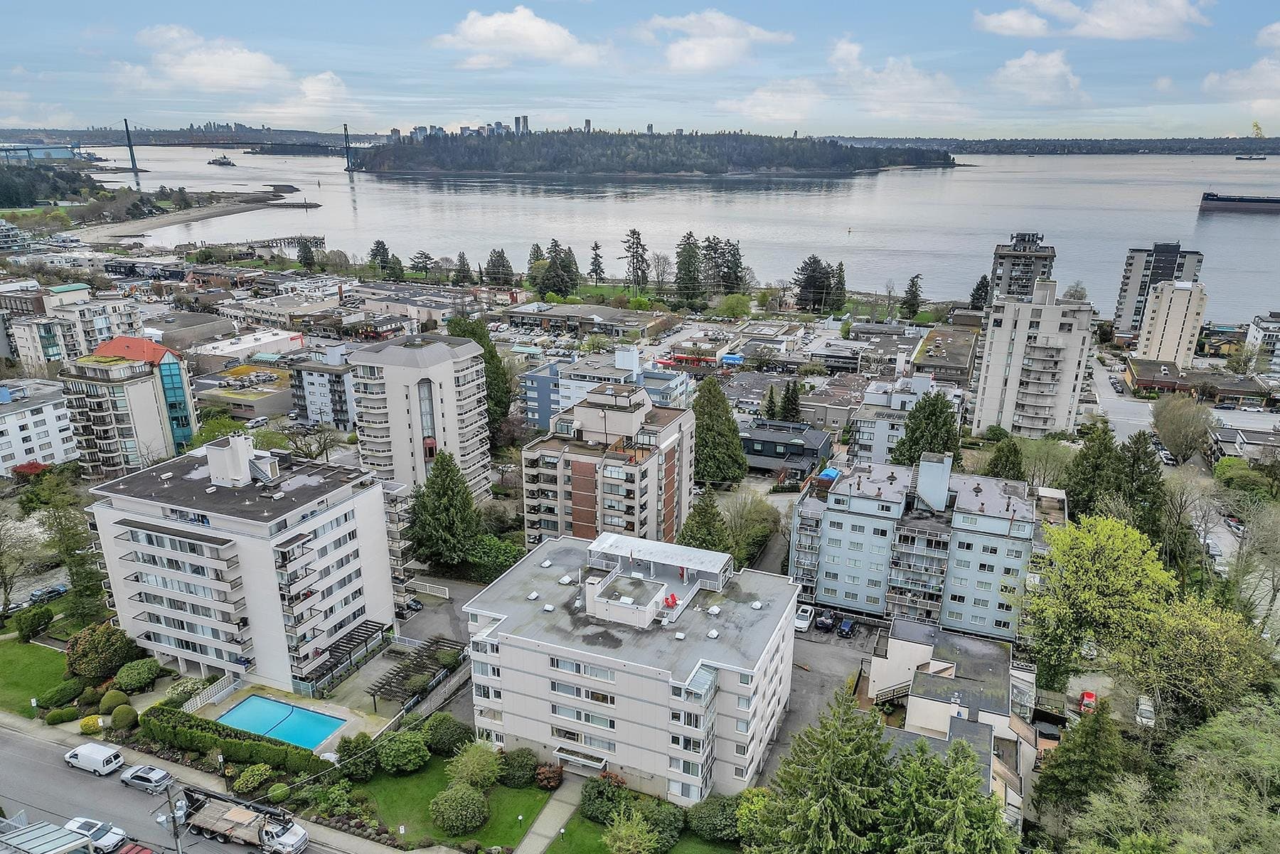 101 - 1750 Esquimalt Avenue, West Vancouver