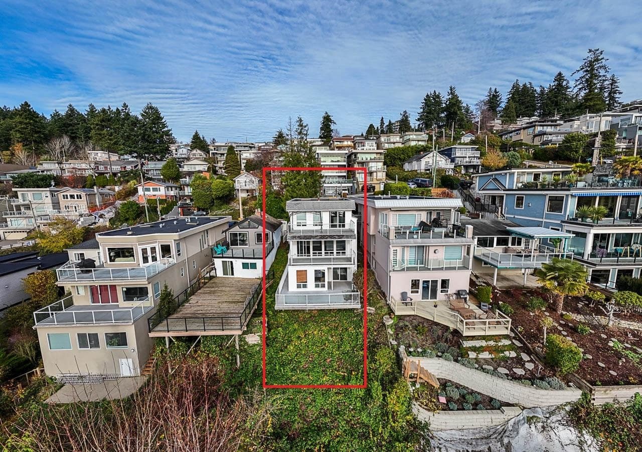 14768 Mcdonald Avenue, White Rock, V4B 2C8 — photo 4