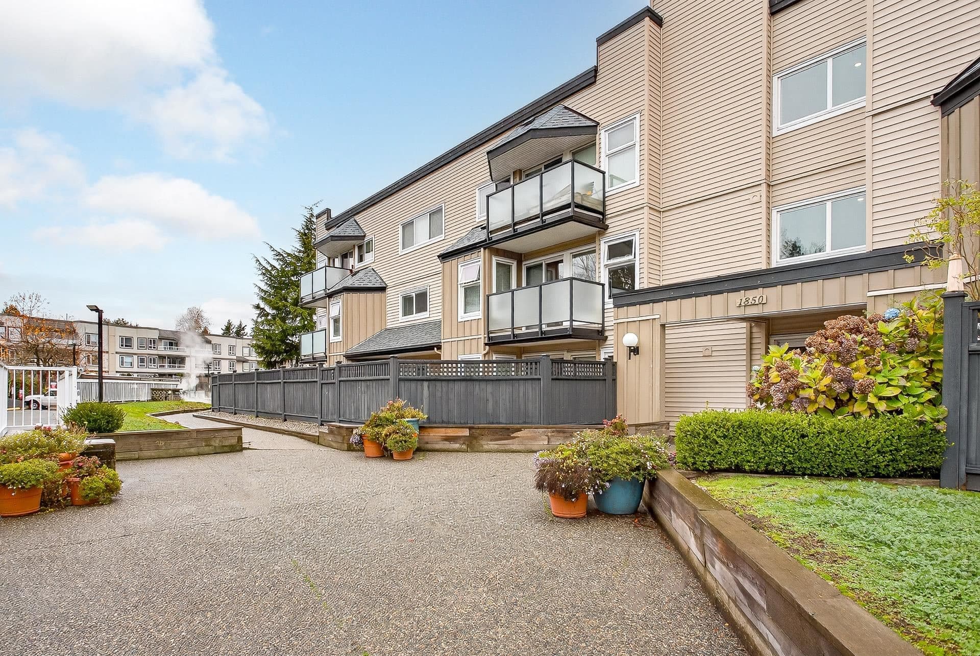 213 - 1850 E Southmere Crescent, Surrey, V4A 6Y6 — photo 2