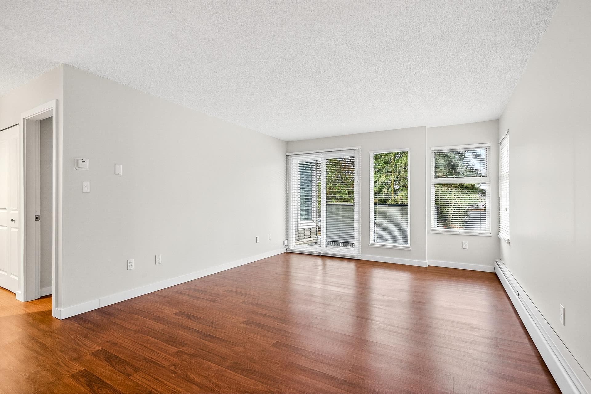 213 - 1850 E Southmere Crescent, Surrey, V4A 6Y6 — photo 3