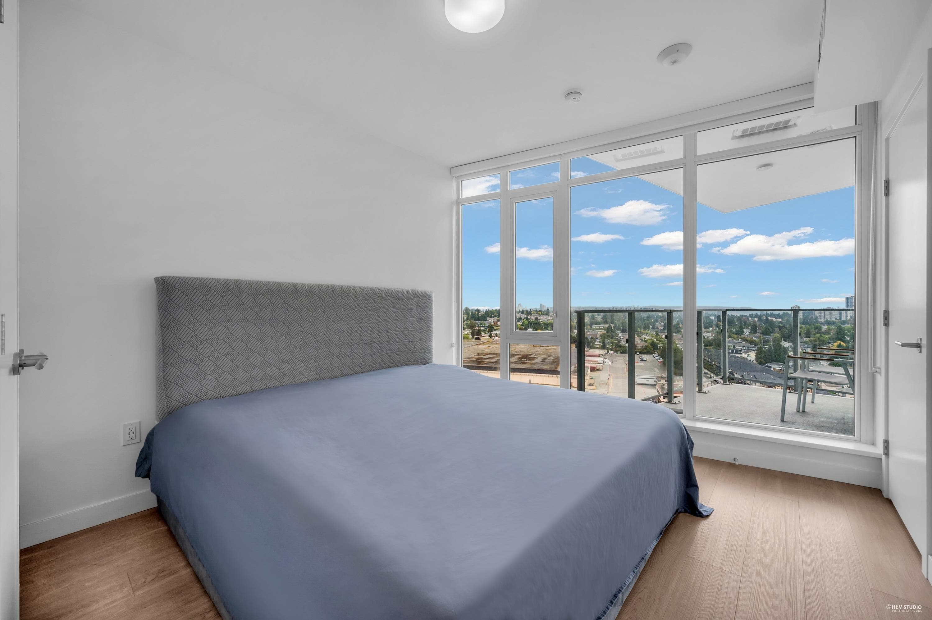 1607 - 7769 Park Crescent, Burnaby, V3N 0J7 — photo 4
