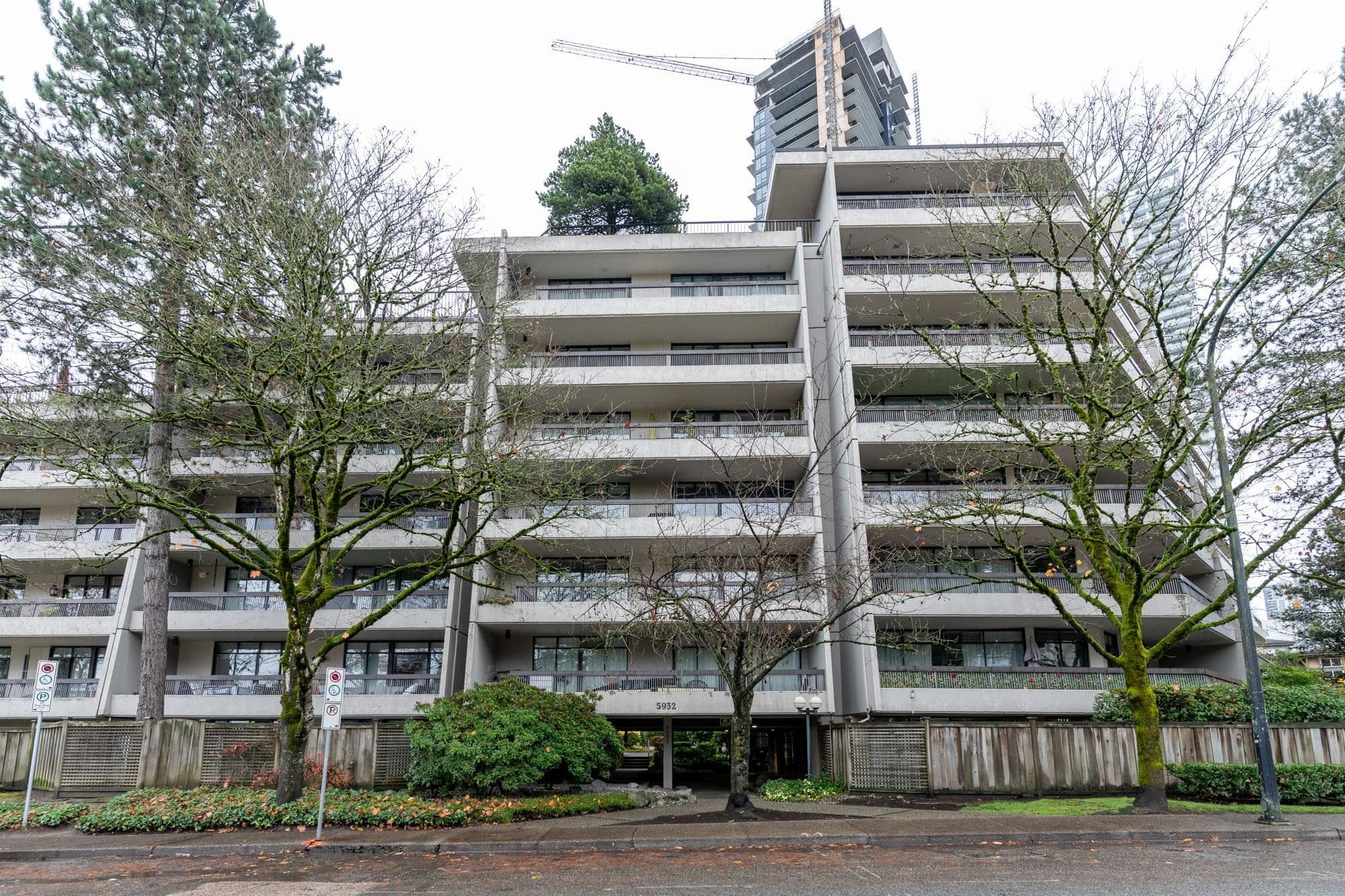 301 - 5932 Patterson Avenue, Burnaby, V5H 4B4 — photo 2