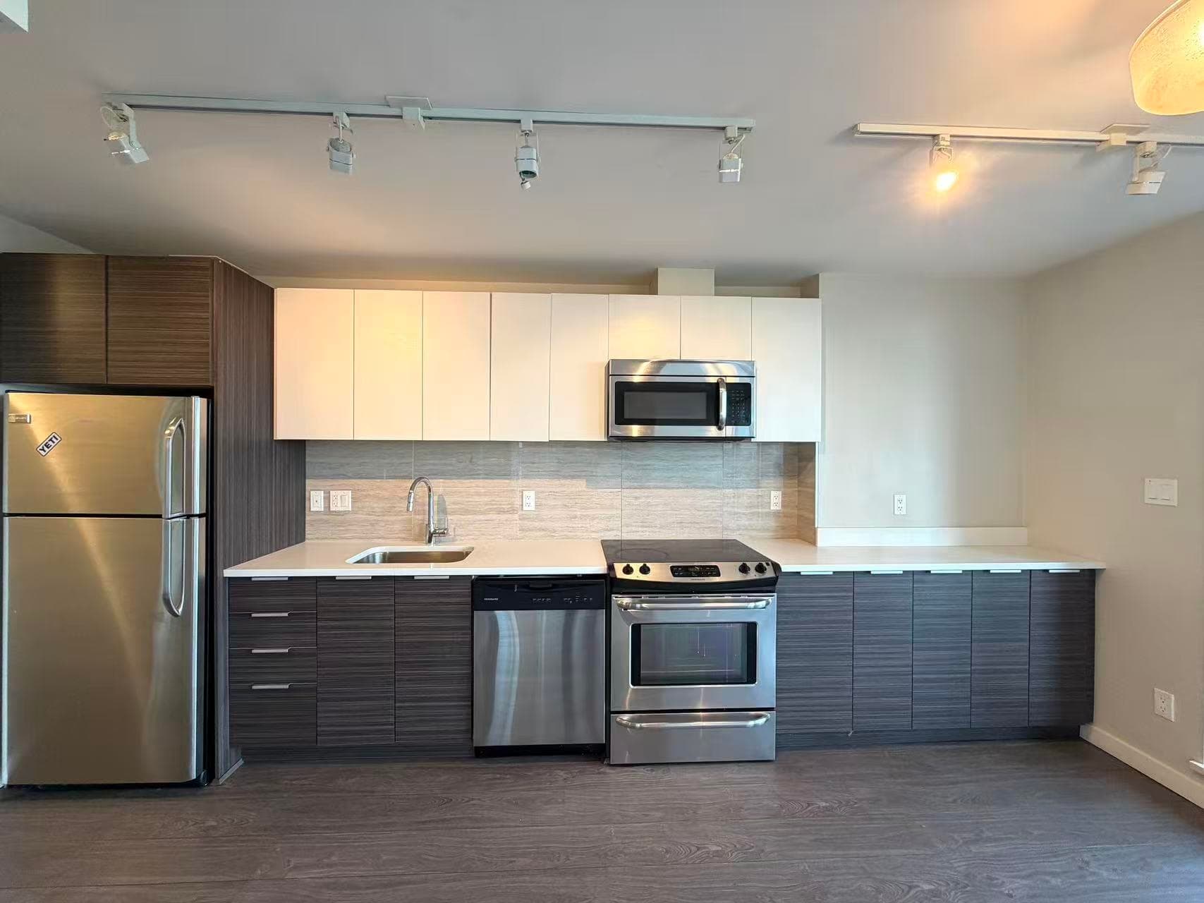 1705 - 13303 Central Avenue, Surrey, V3T 0K6 — photo 4
