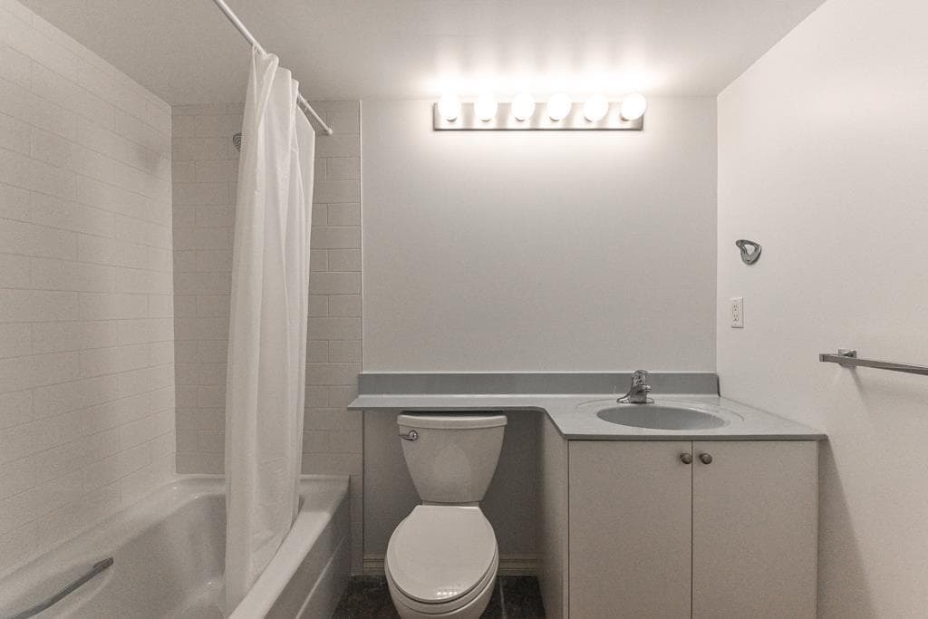 320 - 13911 70 Avenue, Surrey, V3W 6B4 — photo 5