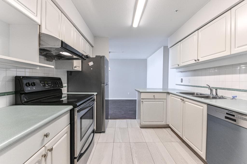 320 - 13911 70 Avenue, Surrey, V3W 6B4 — photo 4