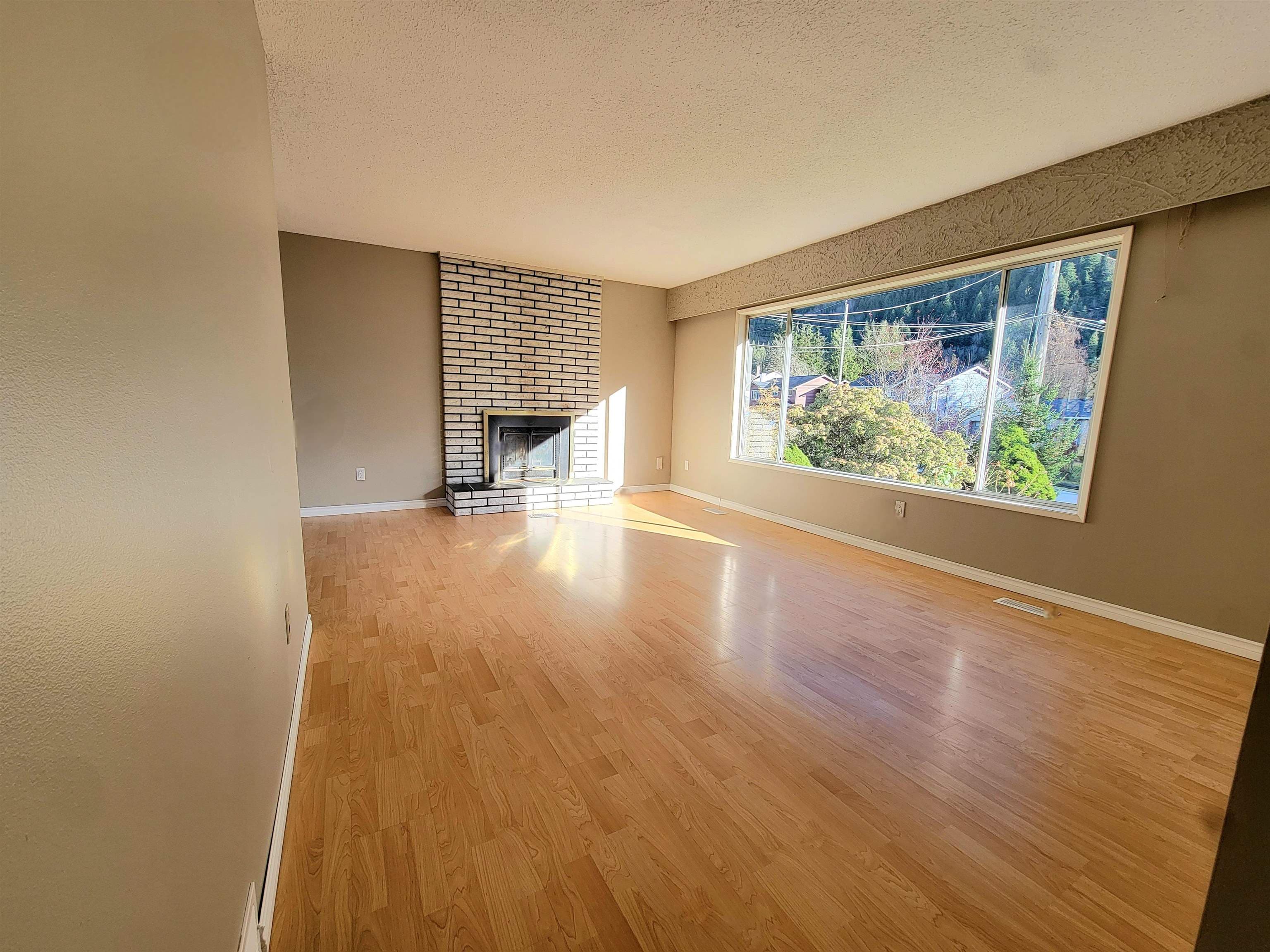 38295 Chestnut Avenue, Squamish, V8B 0W7 — photo 2