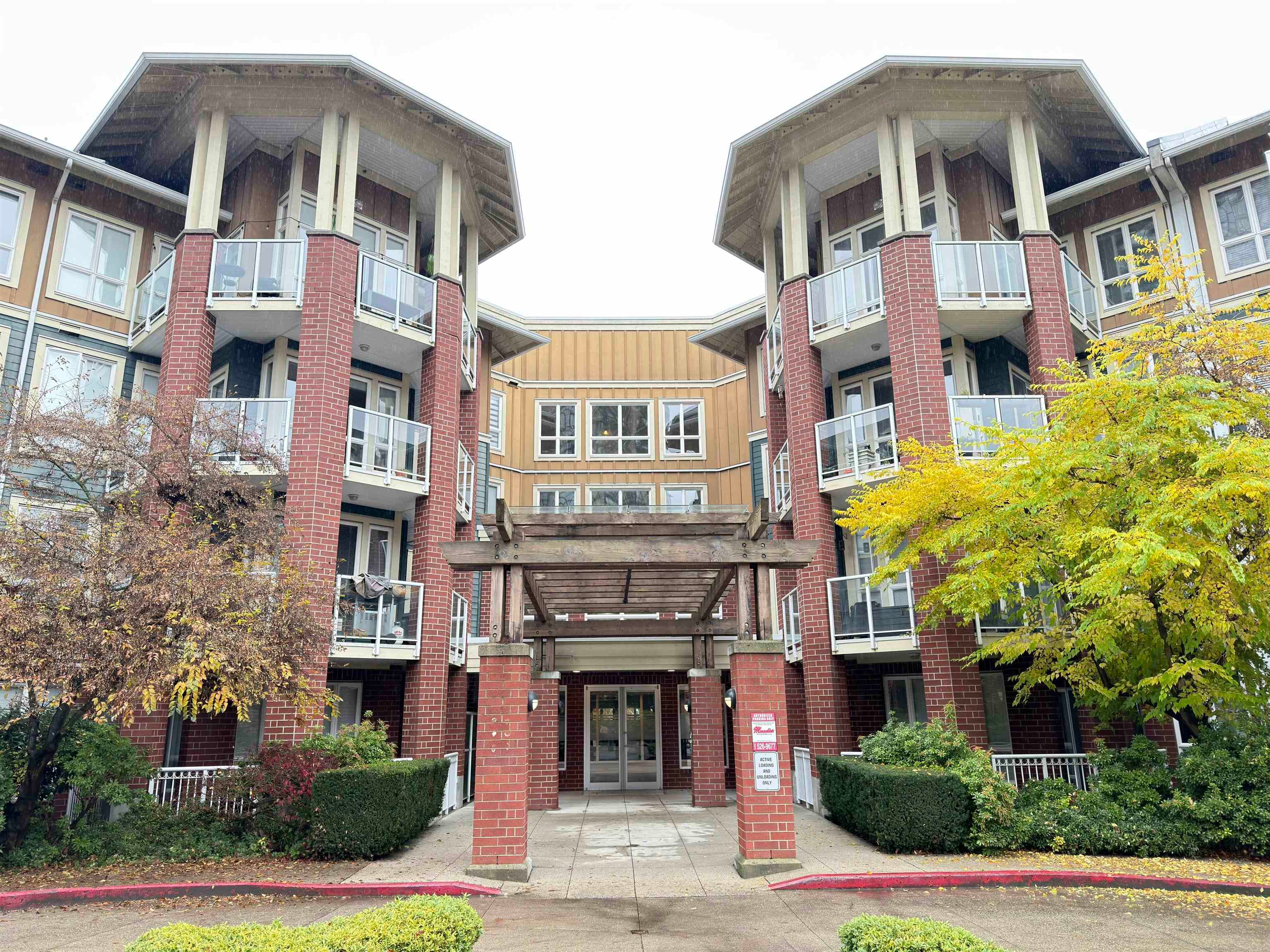 307 - 14 E Royal Avenue, New Westminster