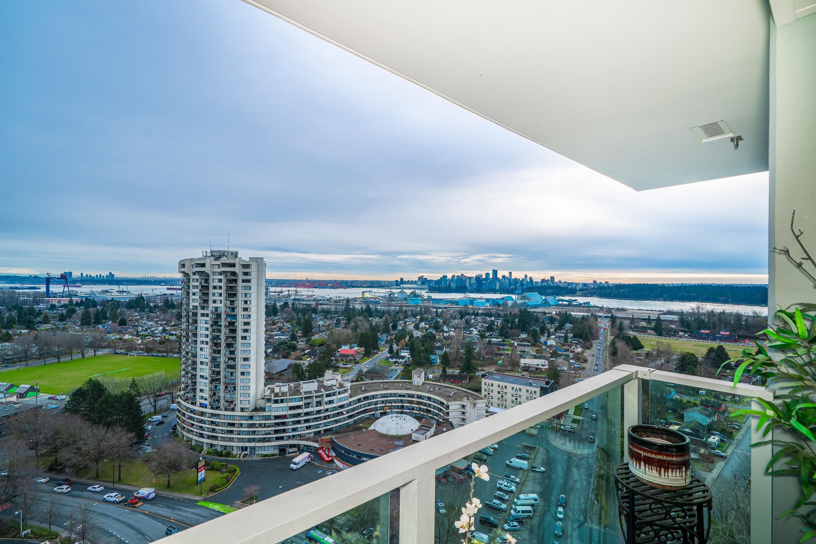 2102 - 1632 Lions Gate Lane, North Vancouver