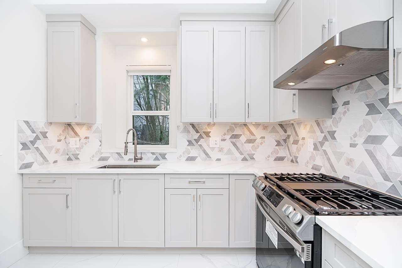 897 Cottonwood Avenue, Coquitlam, V3J 2S9 — photo 5