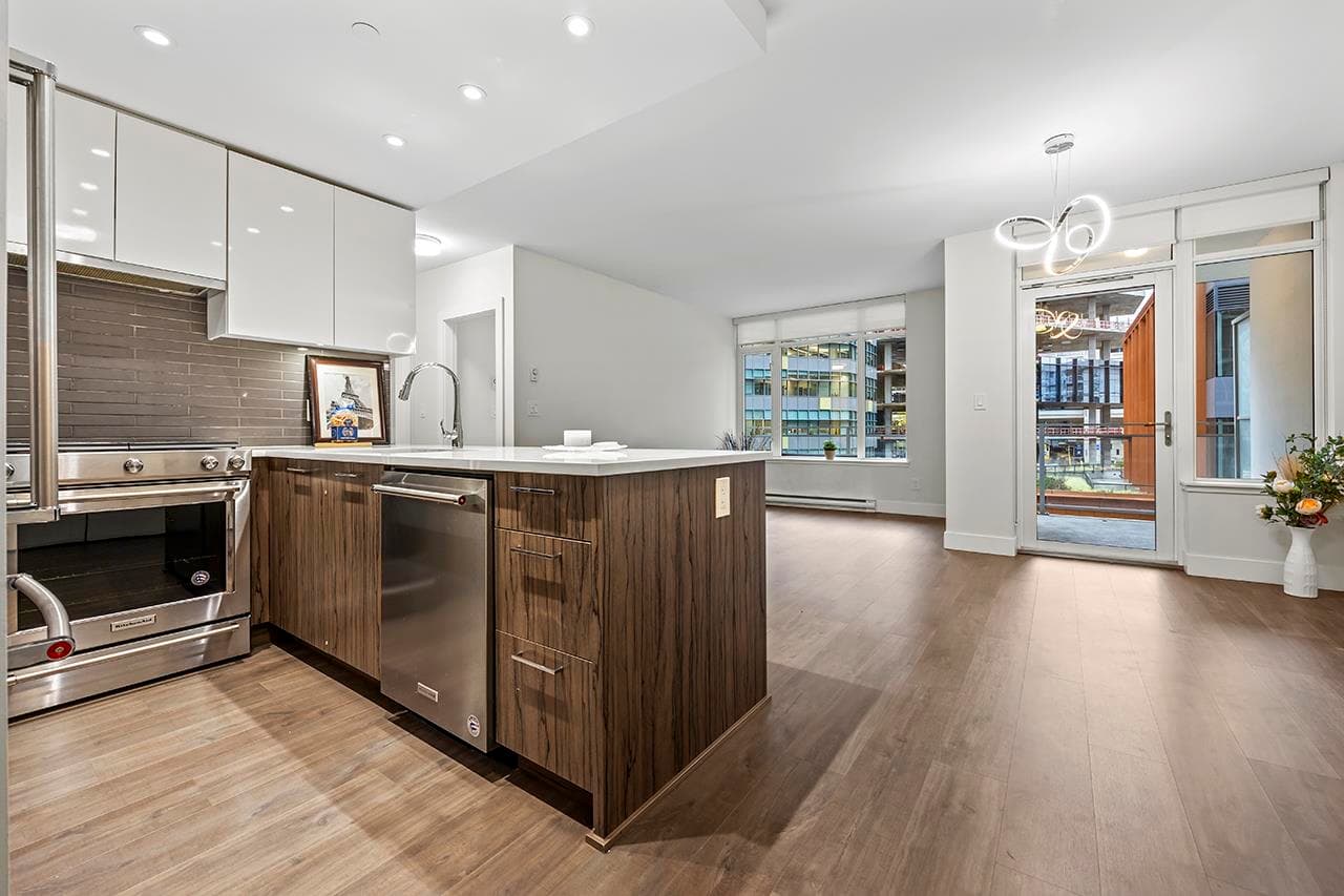 407 - 258 Nelson's Court, New Westminster