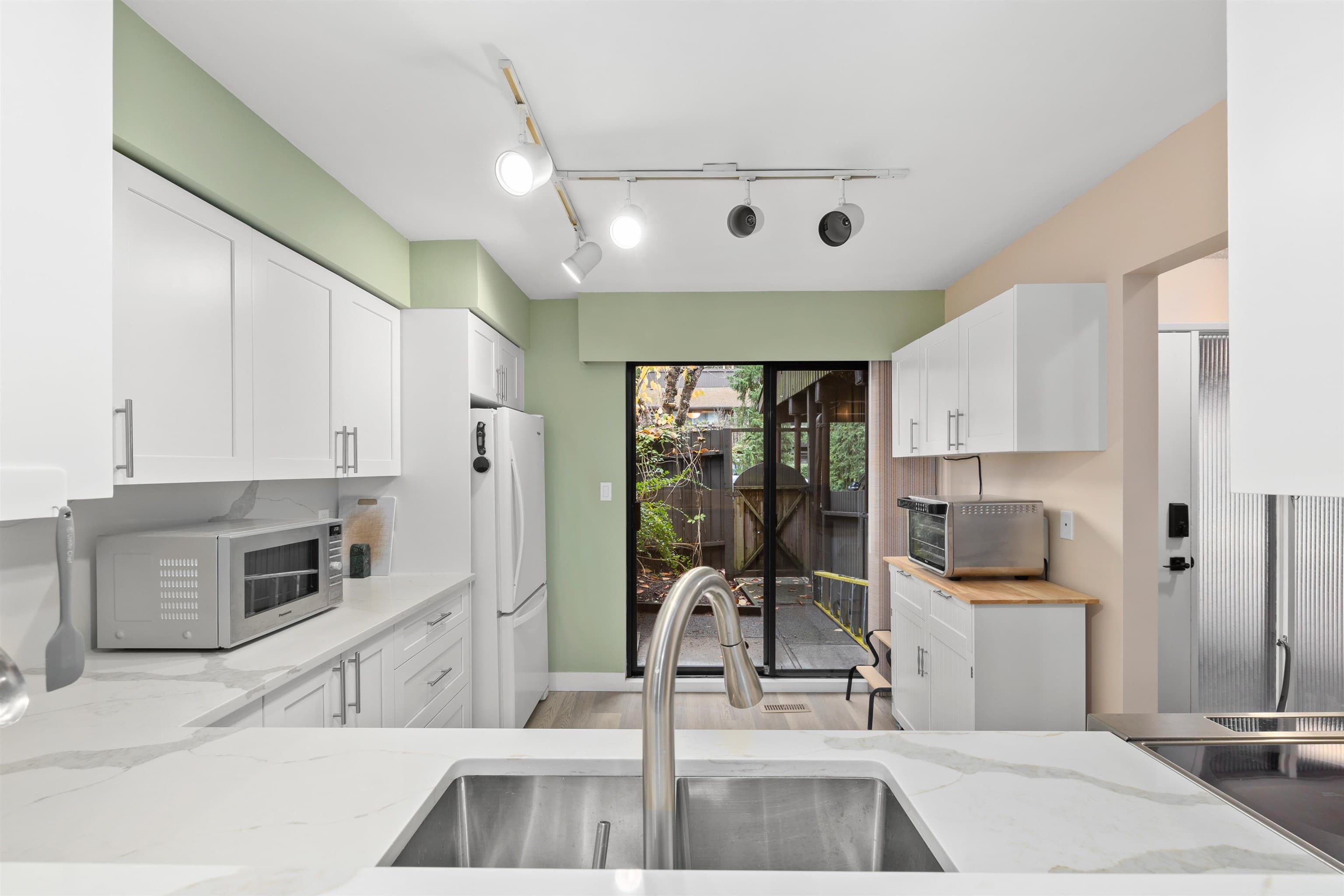 1998 Purcell Way, North Vancouver, V7J 3K3 — photo 3