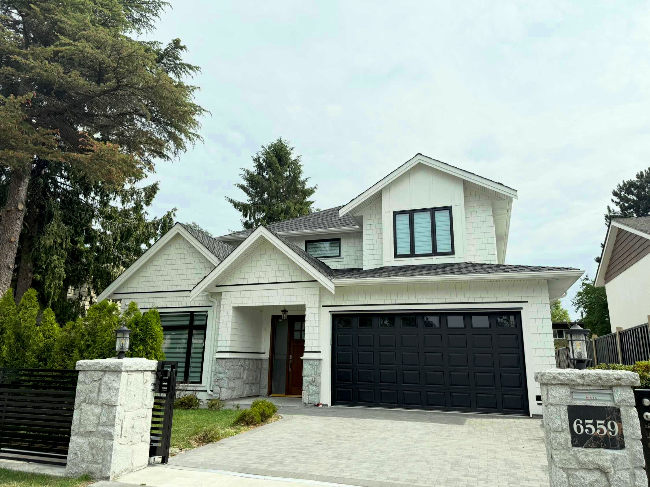 6559 Azure Road, Richmond