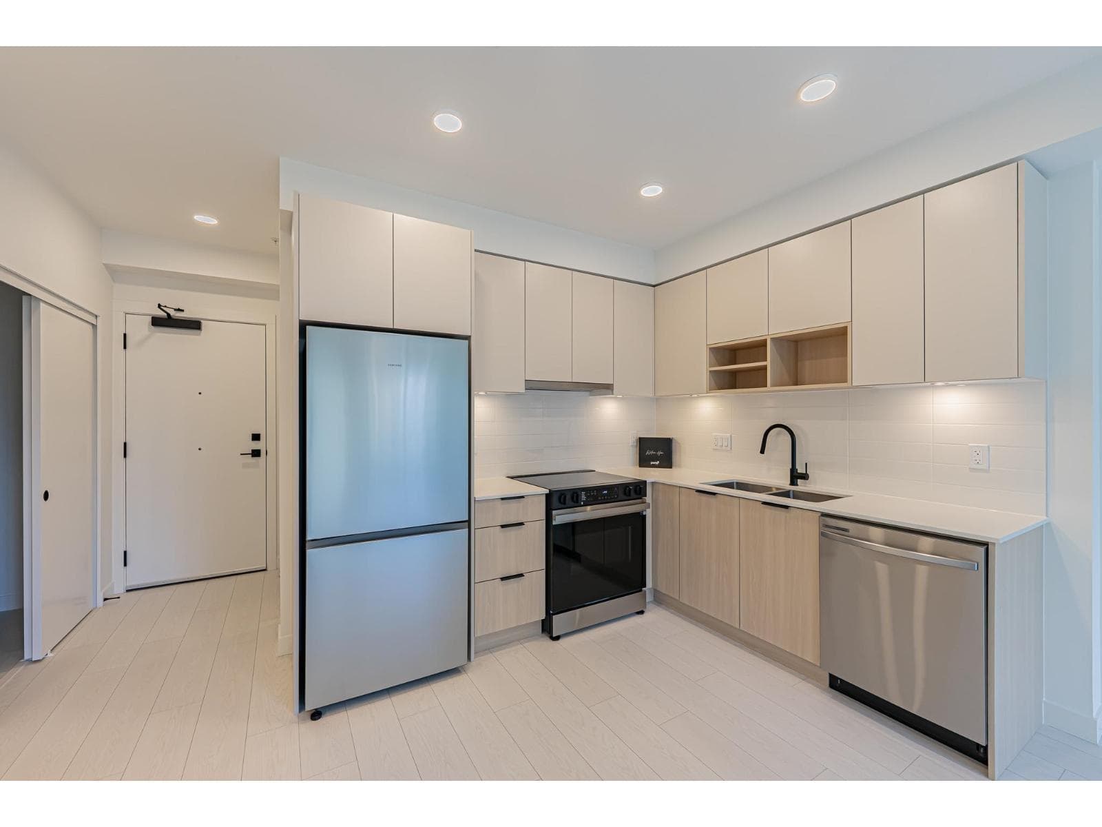 102 - 10466 138a Street, Surrey, V3T 4L3 — photo 2