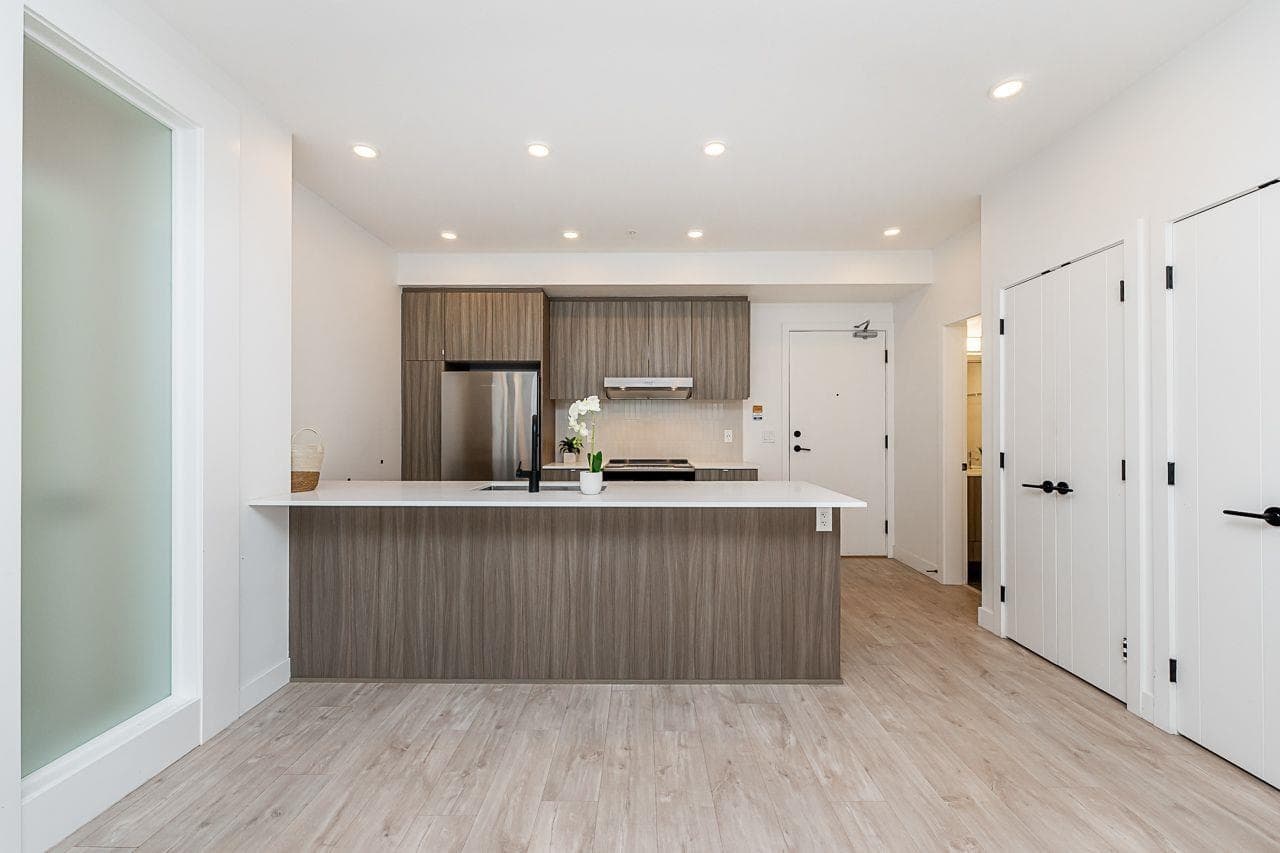 512 - 32838 Landeau Place, Abbotsford, V2S 0M6 — photo 1