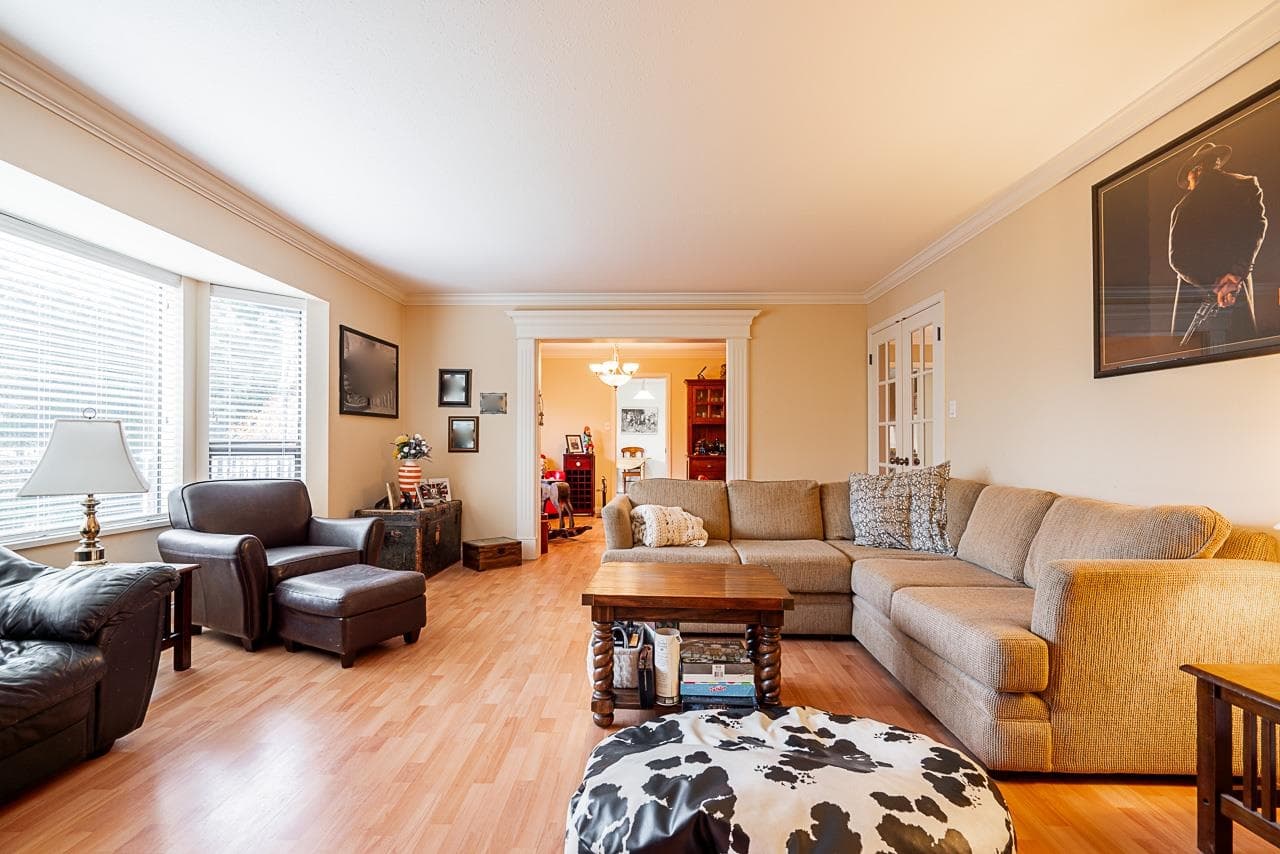 15576 Buena Vista Avenue, White Rock, V4B 1Z2 — photo 2