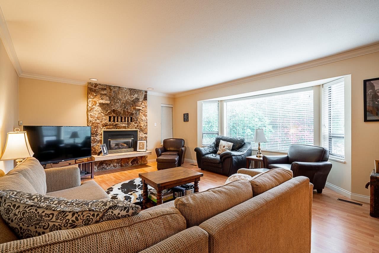15576 Buena Vista Avenue, White Rock, V4B 1Z2 — photo 5