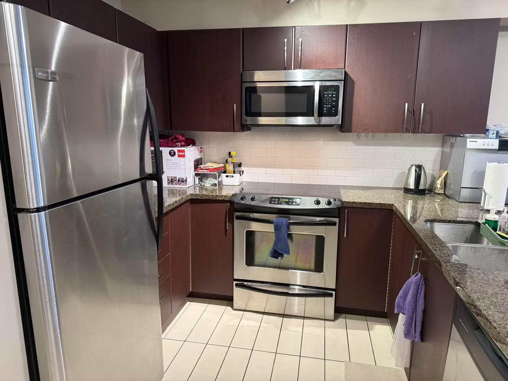 209 - 7337 Macpherson Avenue, Burnaby, V5J 0A9 — photo 2