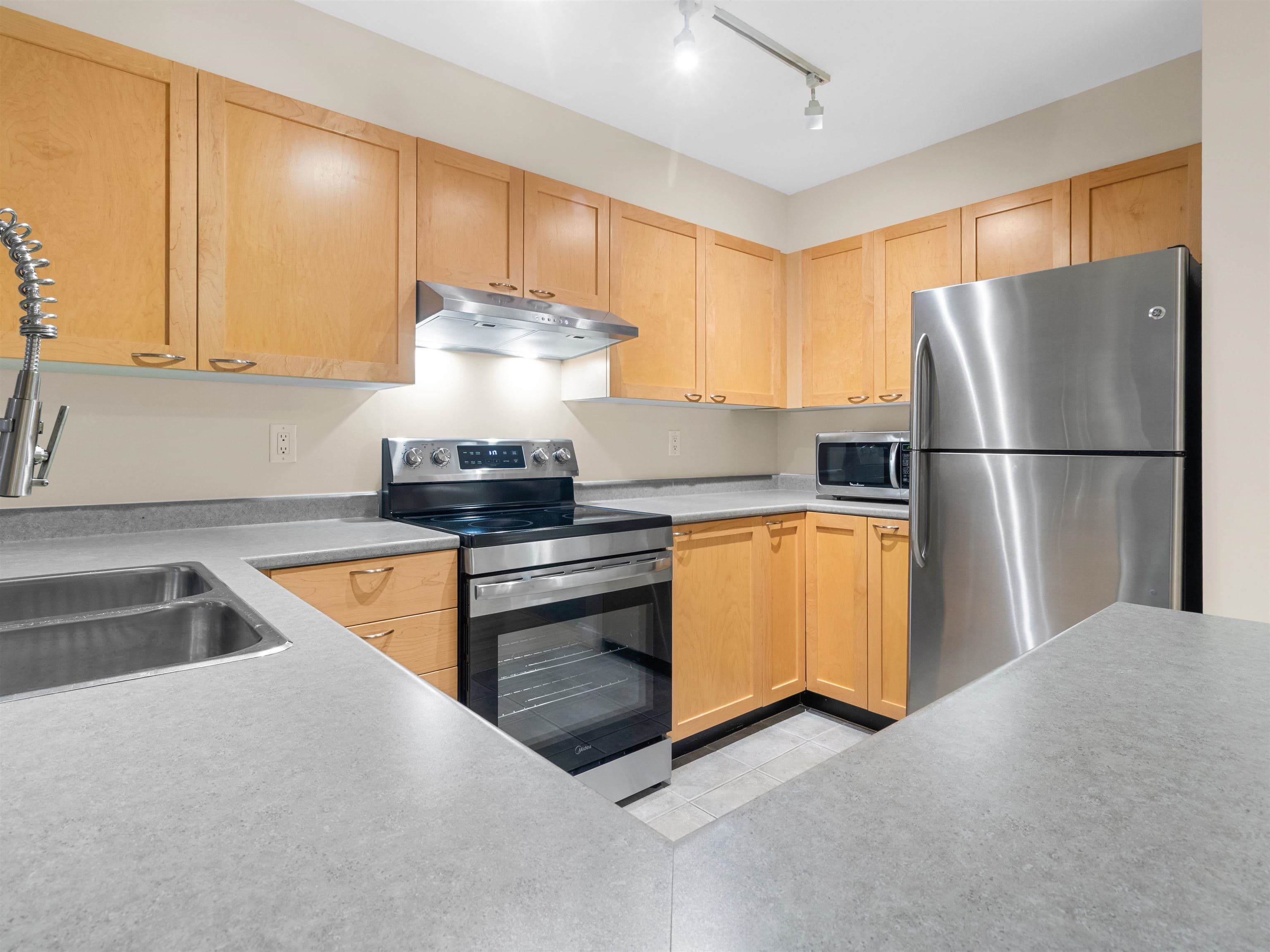 207 - 7383 Griffiths Drive, Burnaby, V5E 4M8 — photo 5