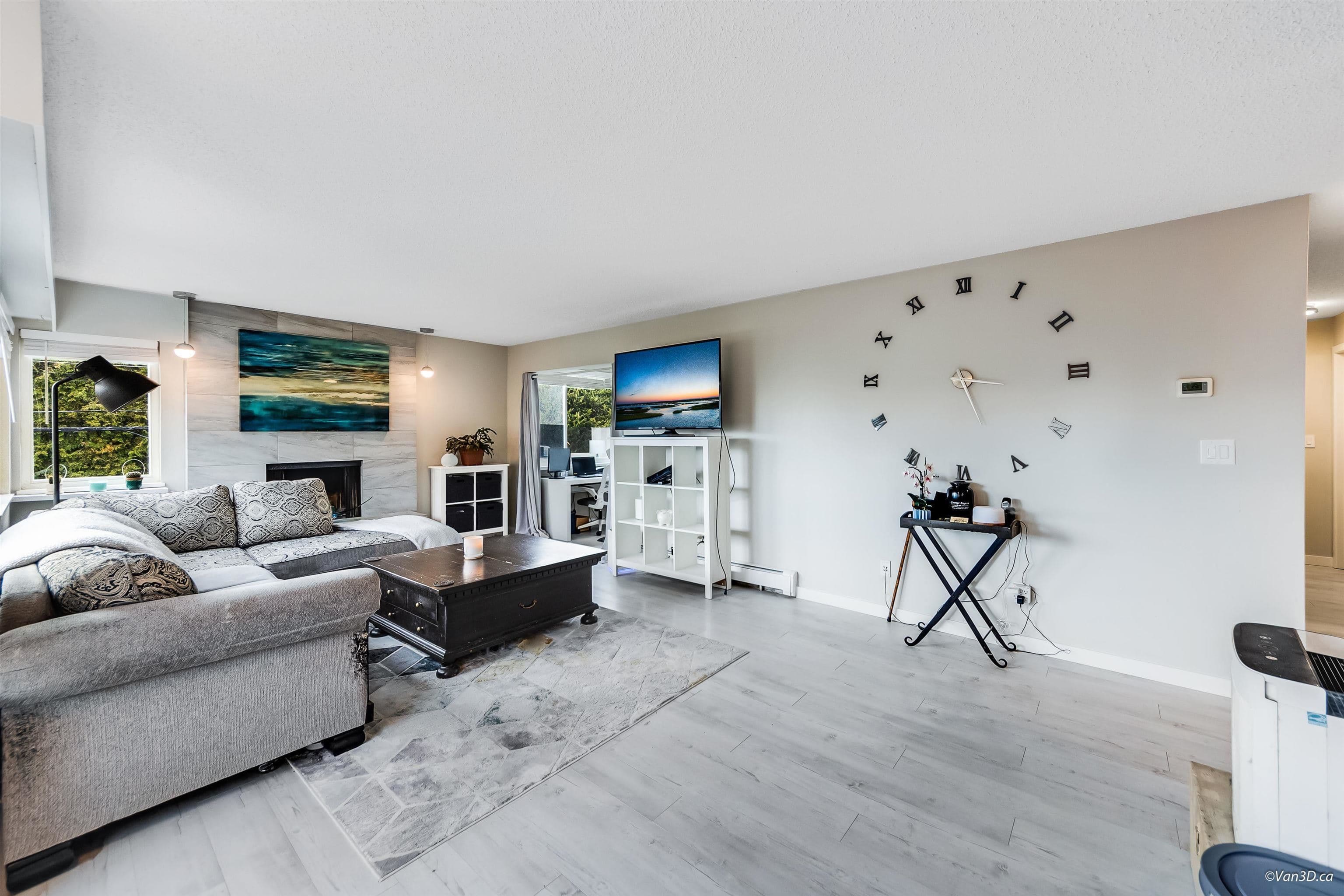 207 - 1381 Martin Street, White Rock, V4B 3W6 — photo 2
