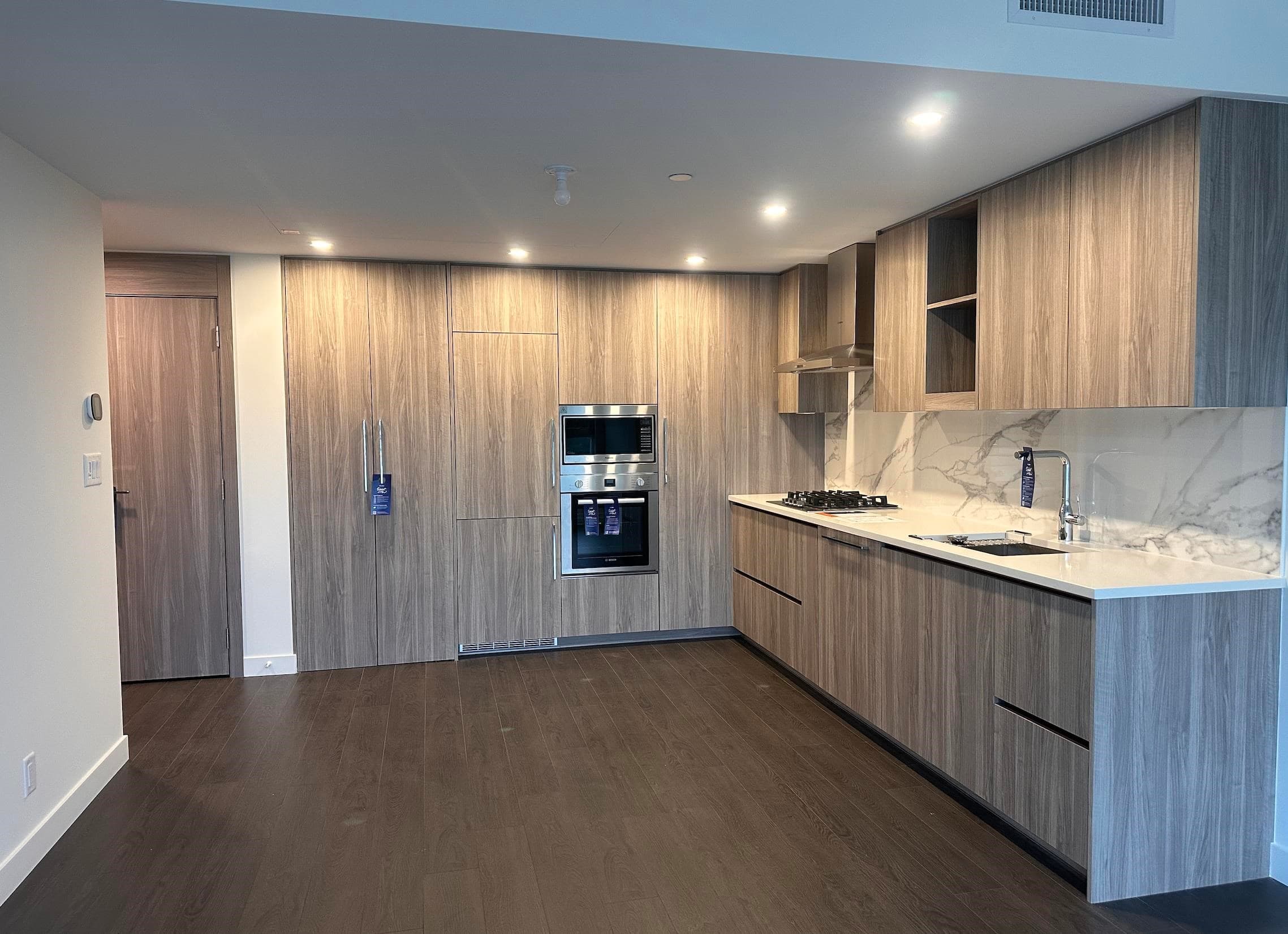 801 - 13778 100 Avenue, Surrey, V3T 0V3 — photo 2