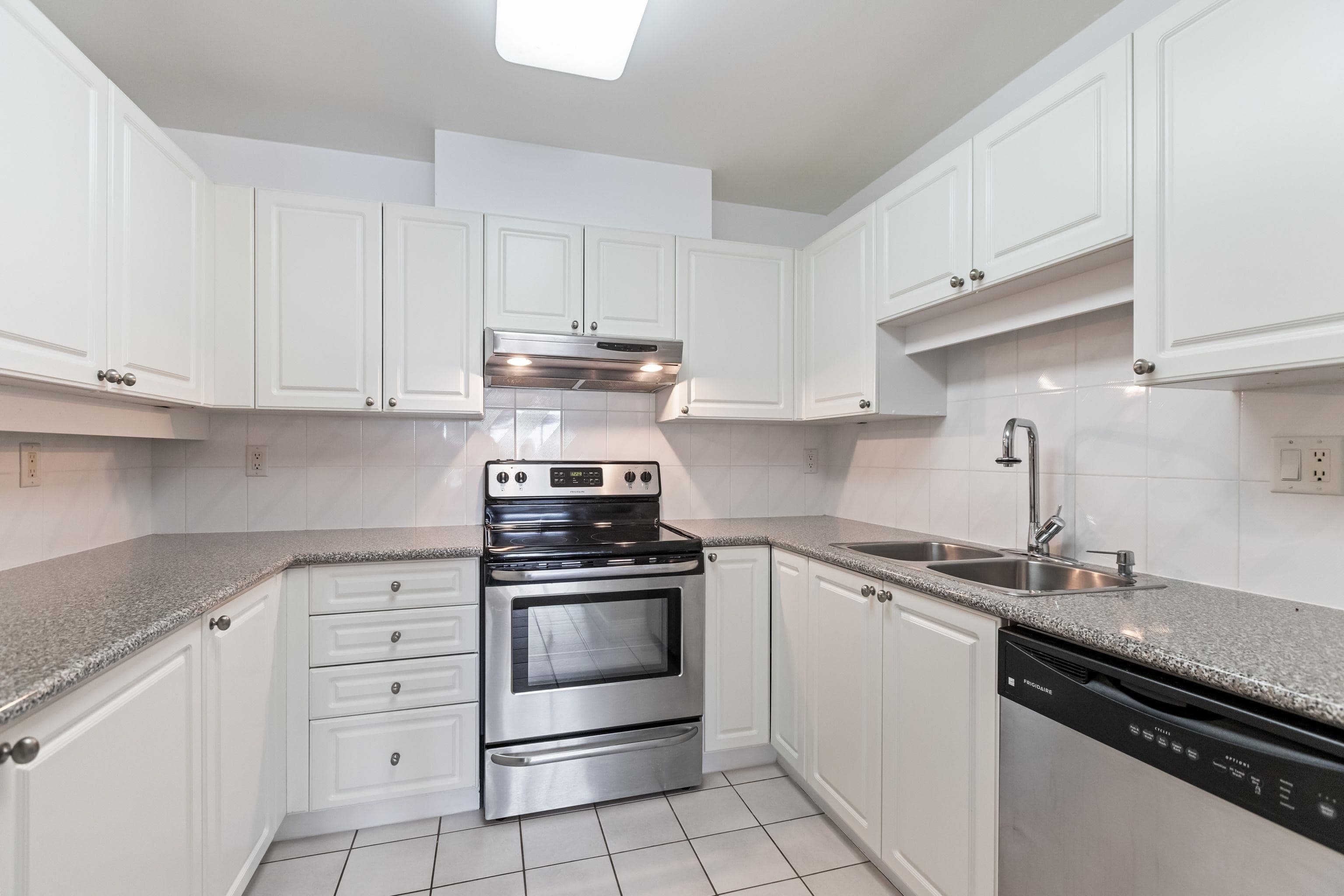 301 - 1378 George Street, White Rock, V4B 3Z9 — photo 5