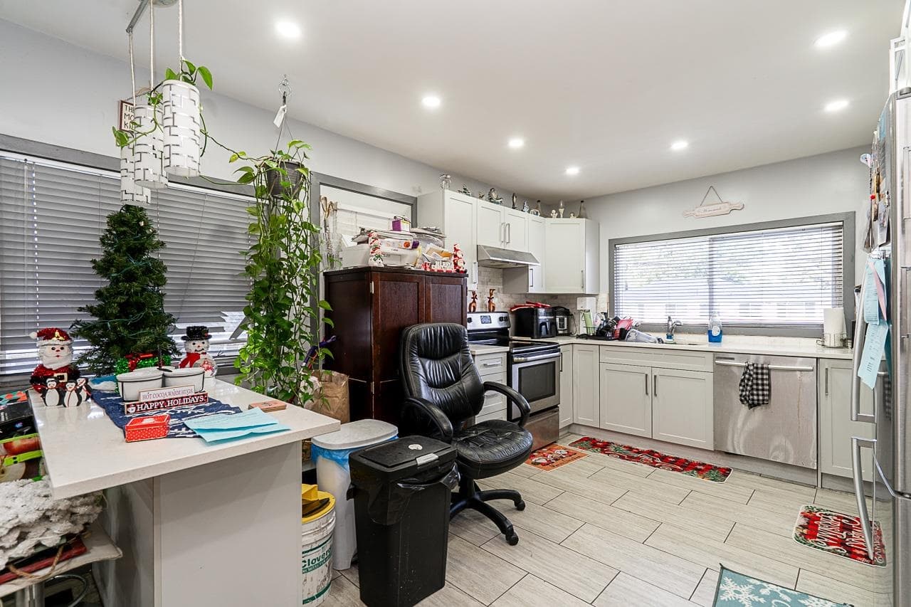 10830 85a Avenue, Delta, V4C 2V3 — photo 5