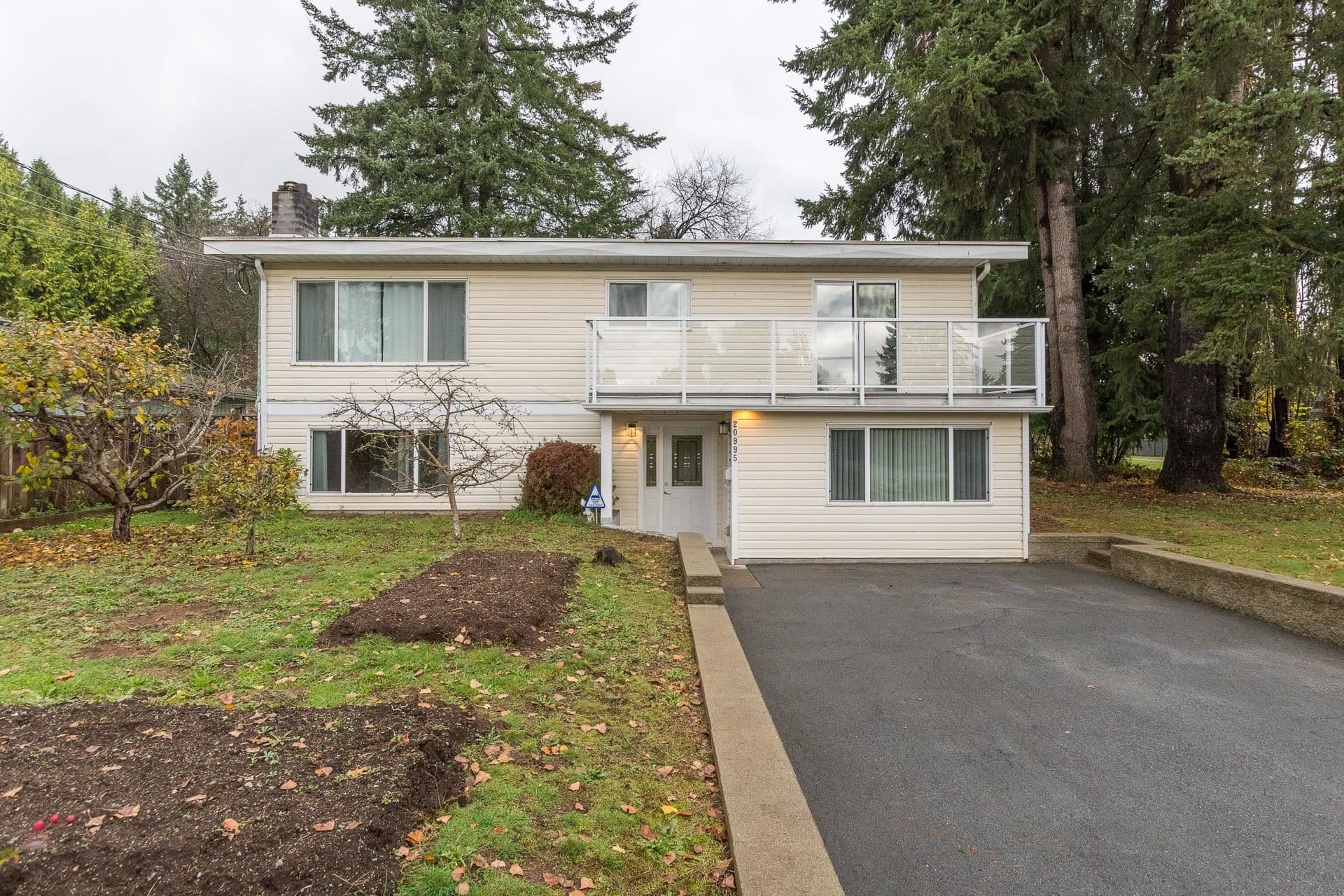 20995 118 Avenue, Maple Ridge, V2X 2M6 — photo 1