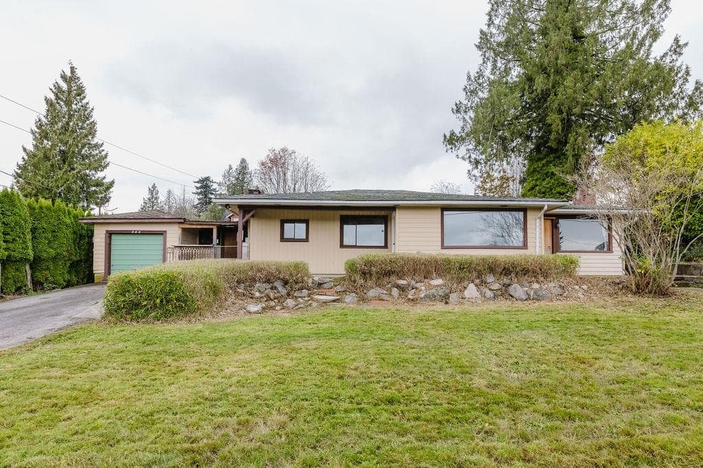 635 Martin Road, Gibsons, V0N 1V9 — photo 1