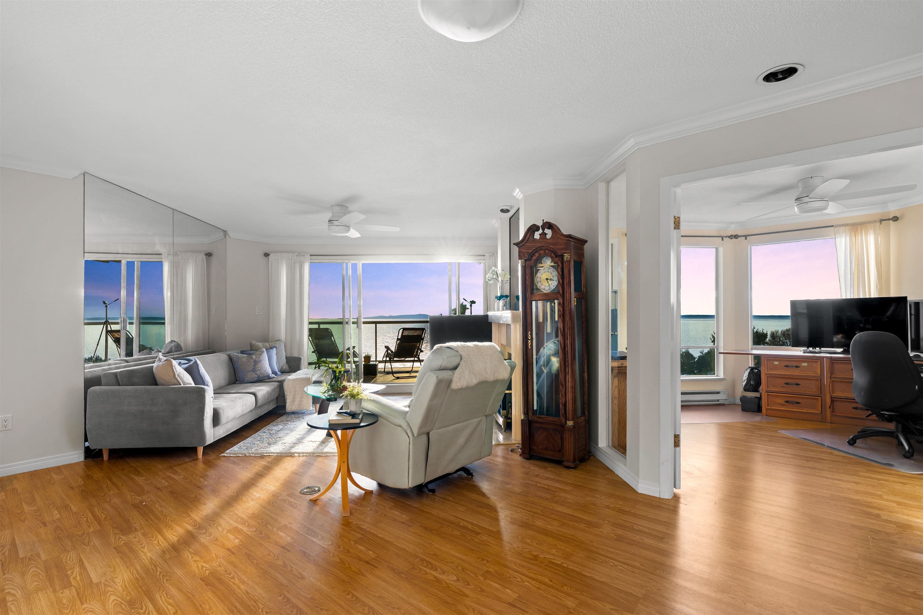 402 - 15025 Victoria Avenue, White Rock, V4B 1G2 — photo 4