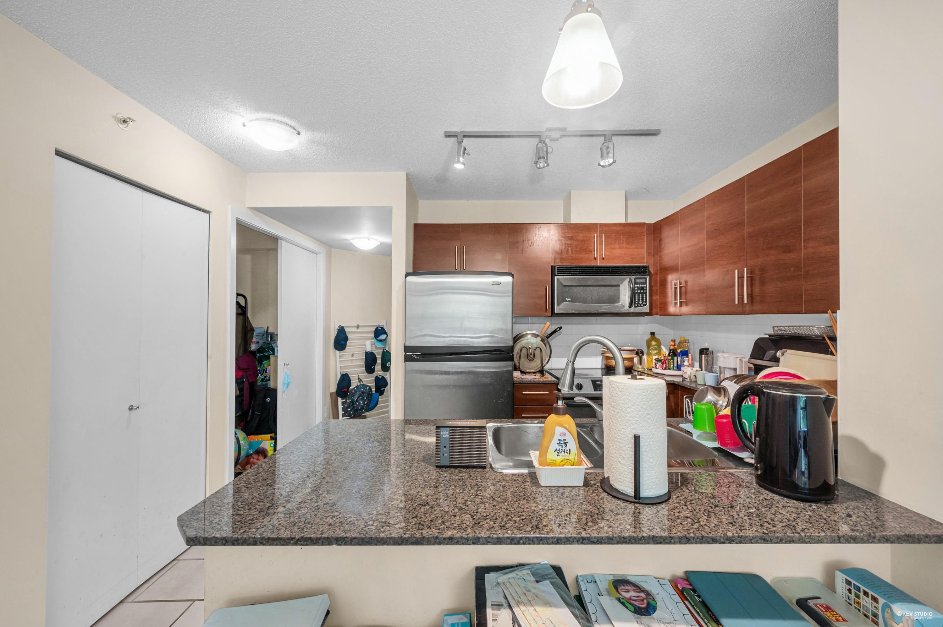 304 - 833 Agnes Street, New Westminster, V3M 0B1 — photo 3
