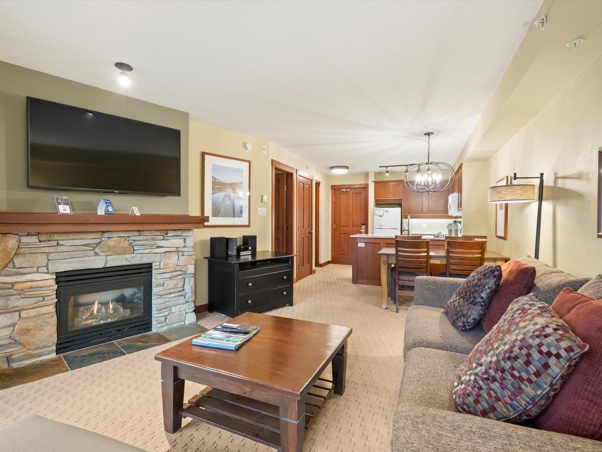412G3 - 4653 Blackcomb Way, Whistler, V8E 0Y9 — photo 3