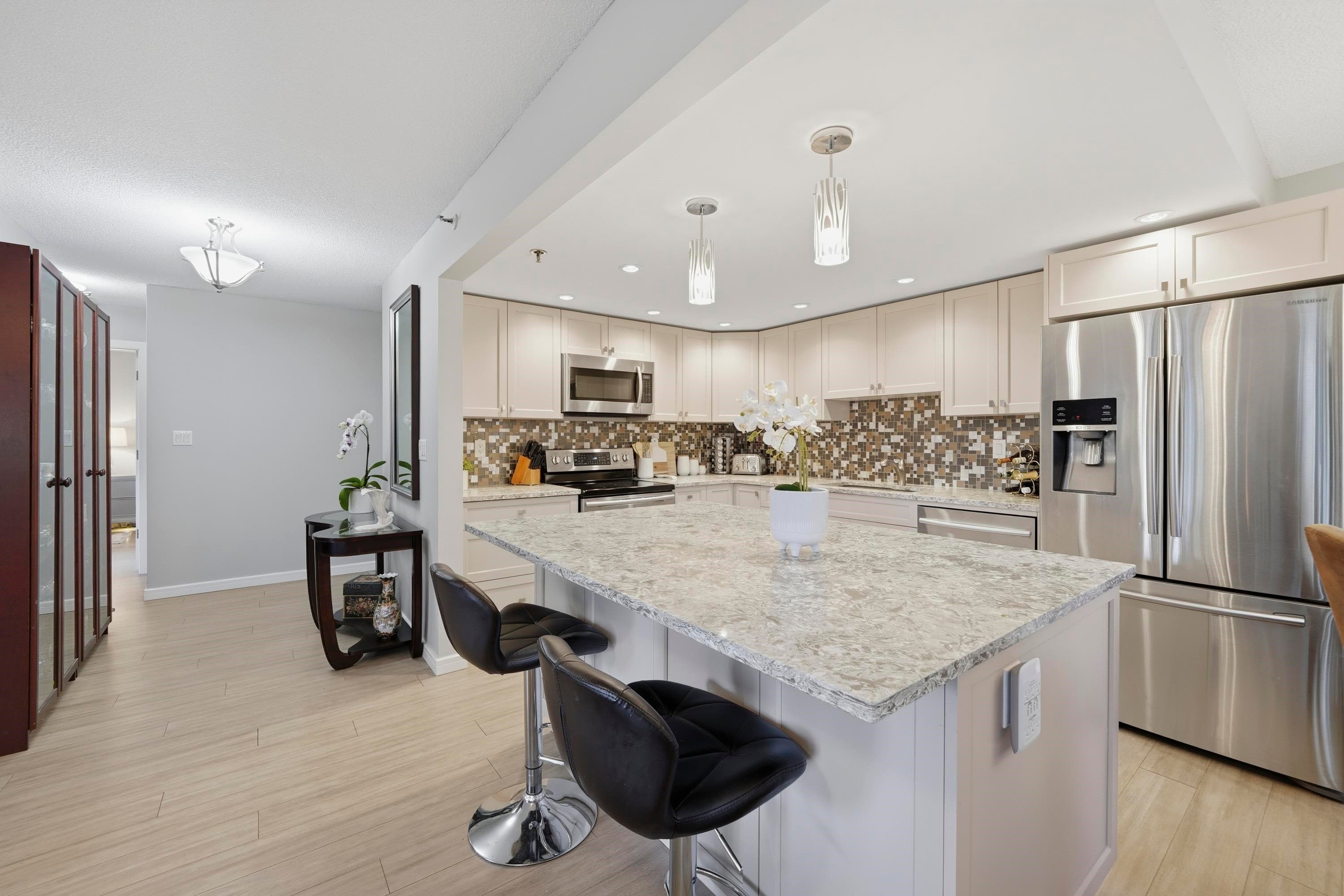 210 - 1189 Eastwood Street, Coquitlam, V3B 7N5 — photo 3