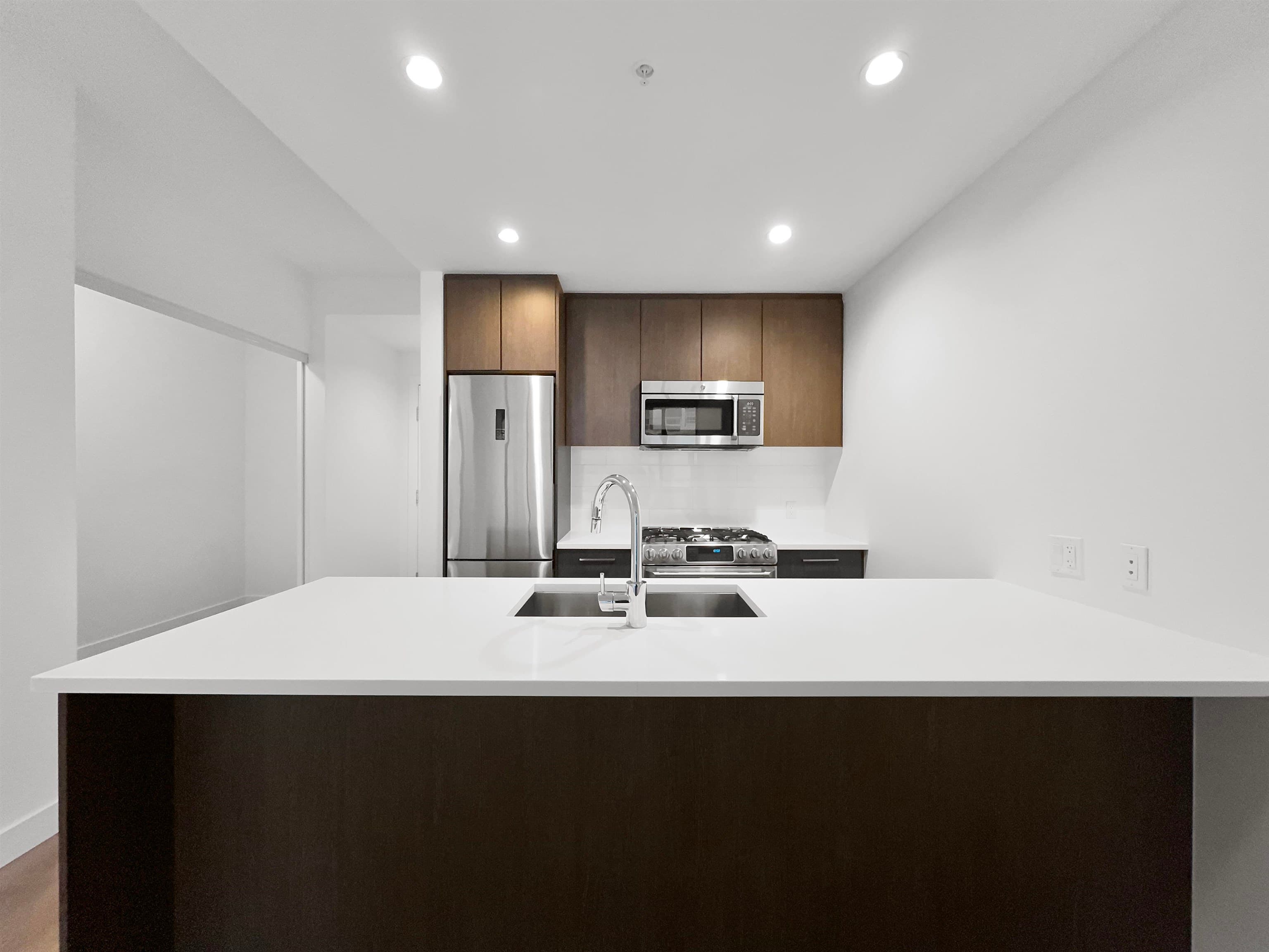 7XX - 9060 University Crescent, Burnaby, V5A 0E1 — photo 2