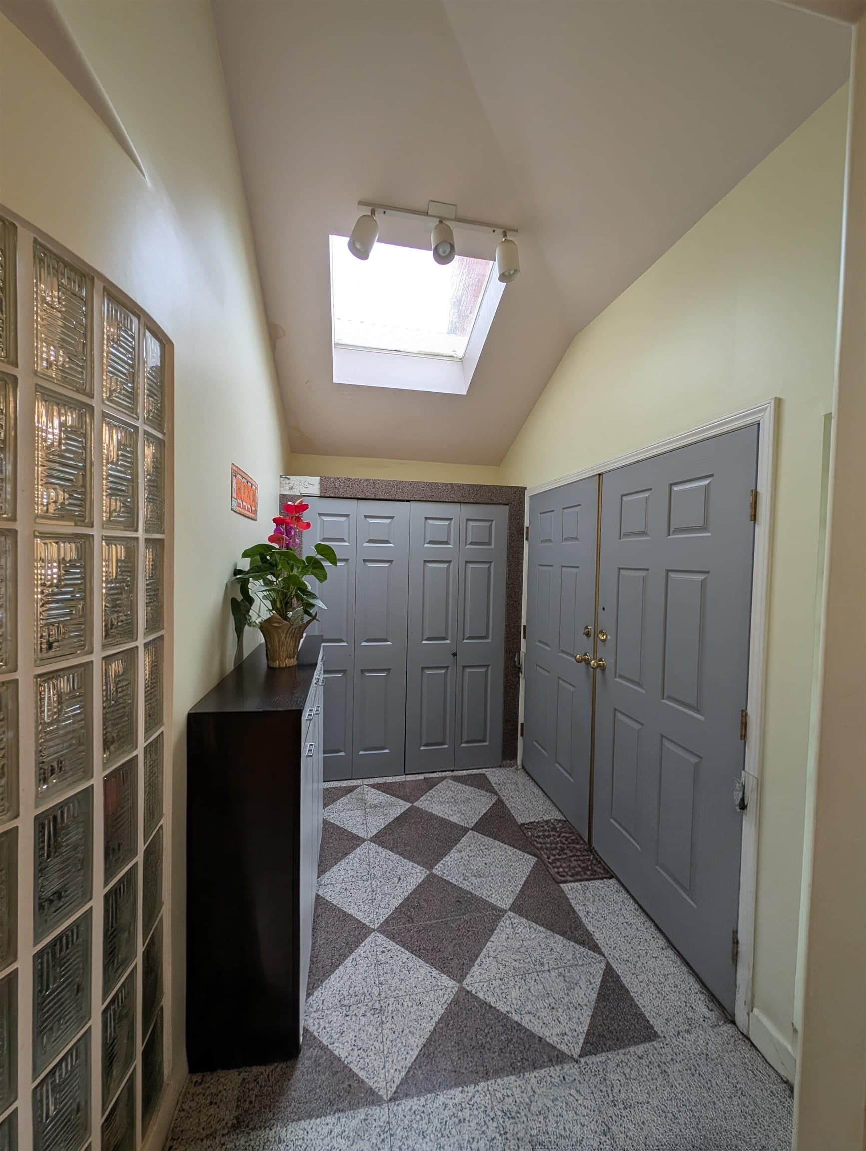 2935 E 17th Avenue, Vancouver, V5M 2N4 — photo 2