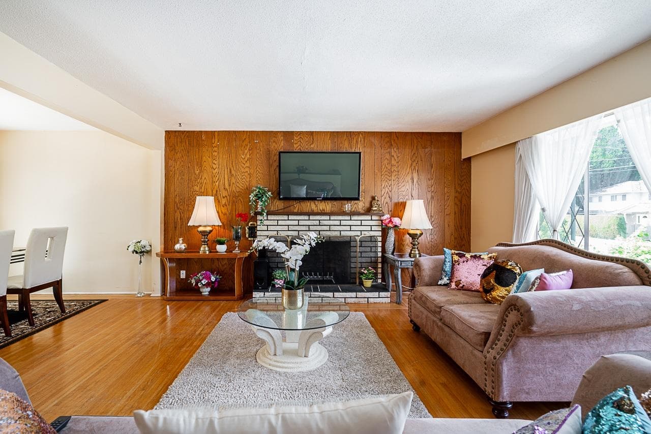 2294 Austin Avenue, Coquitlam, V3K 3S1 — photo 2