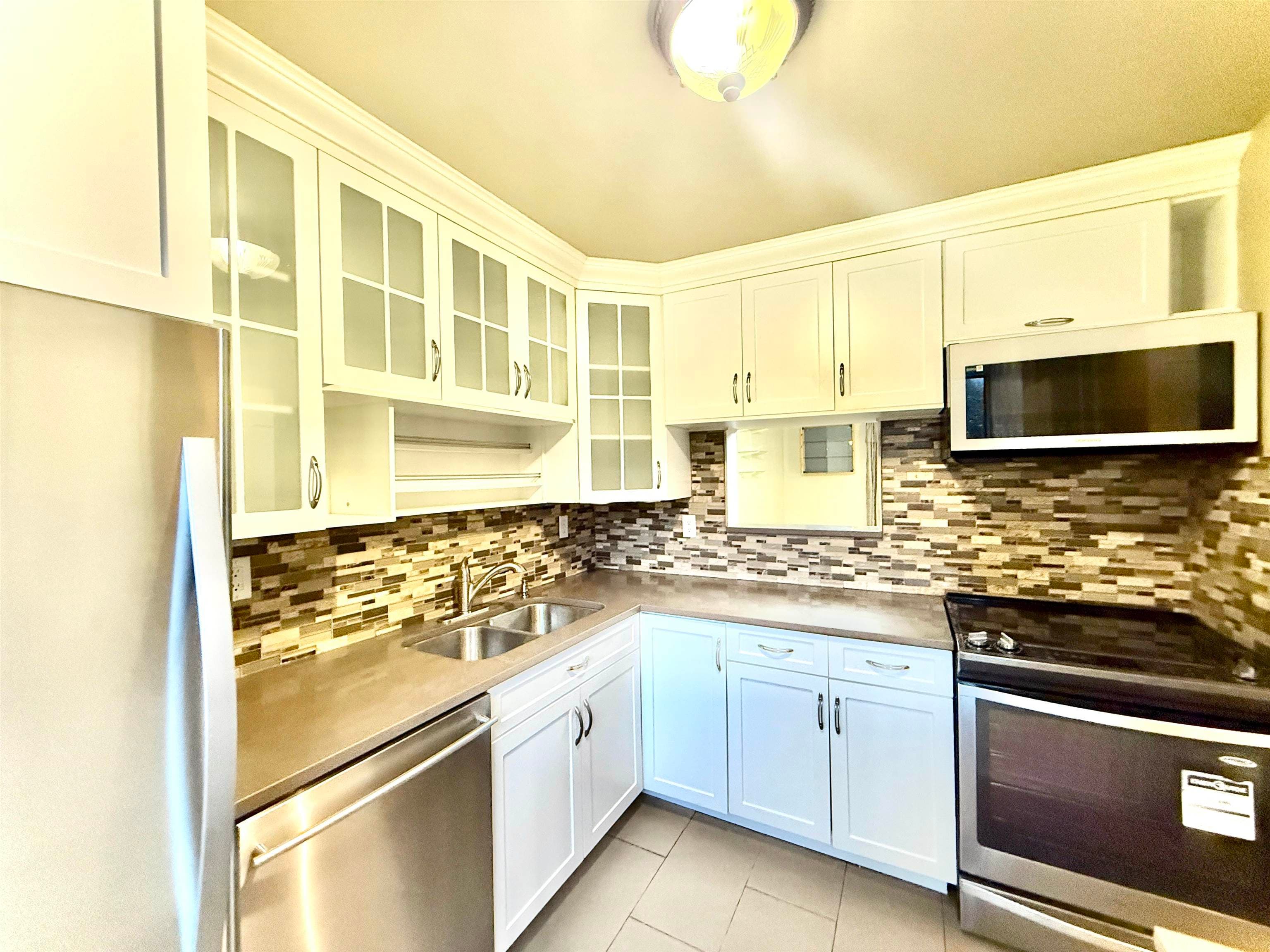 111 - 2915 Norman Avenue, Coquitlam, V3C 4H8 — photo 3
