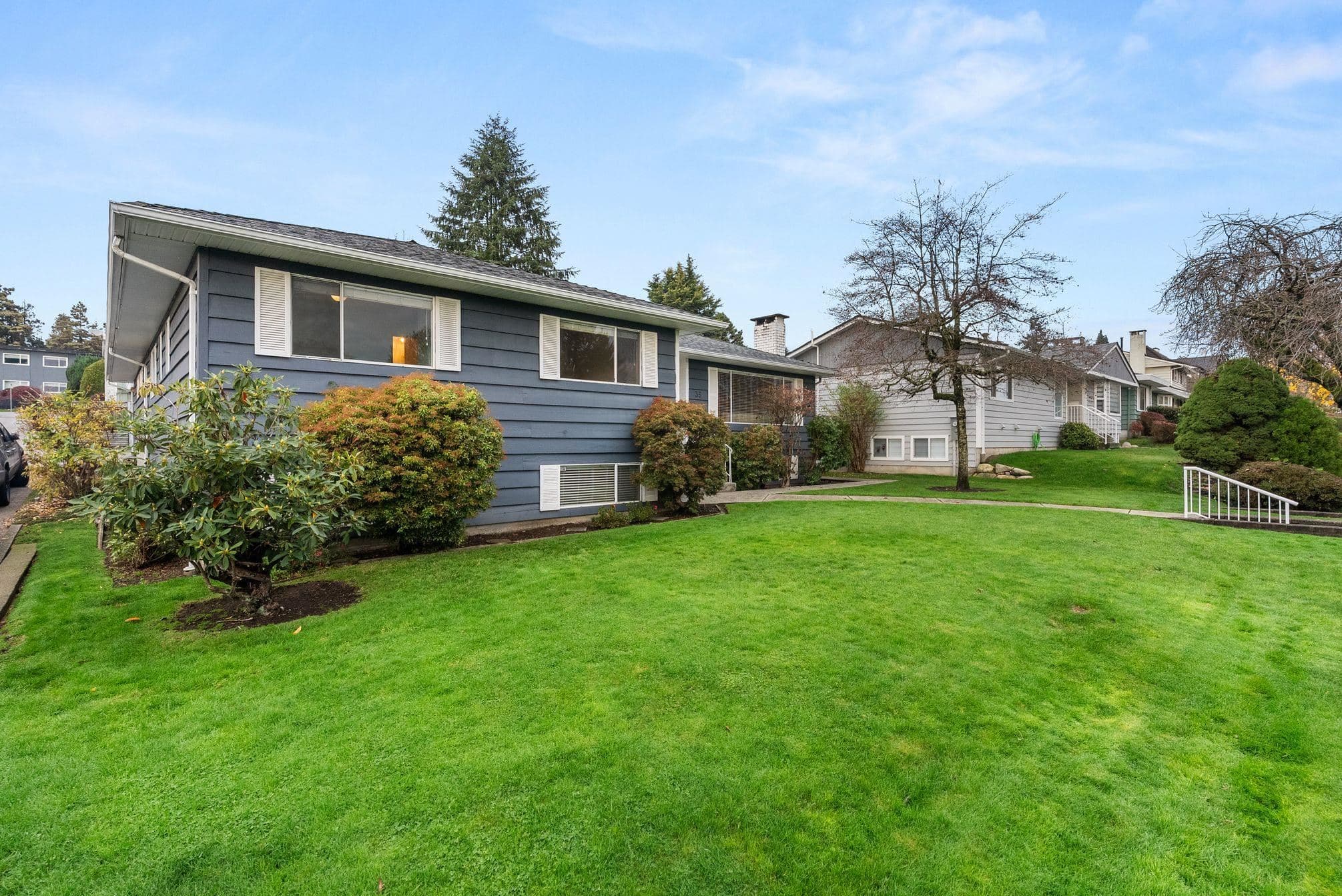 35 Courtney Crescent, New Westminster, V3L 4M1 — photo 2