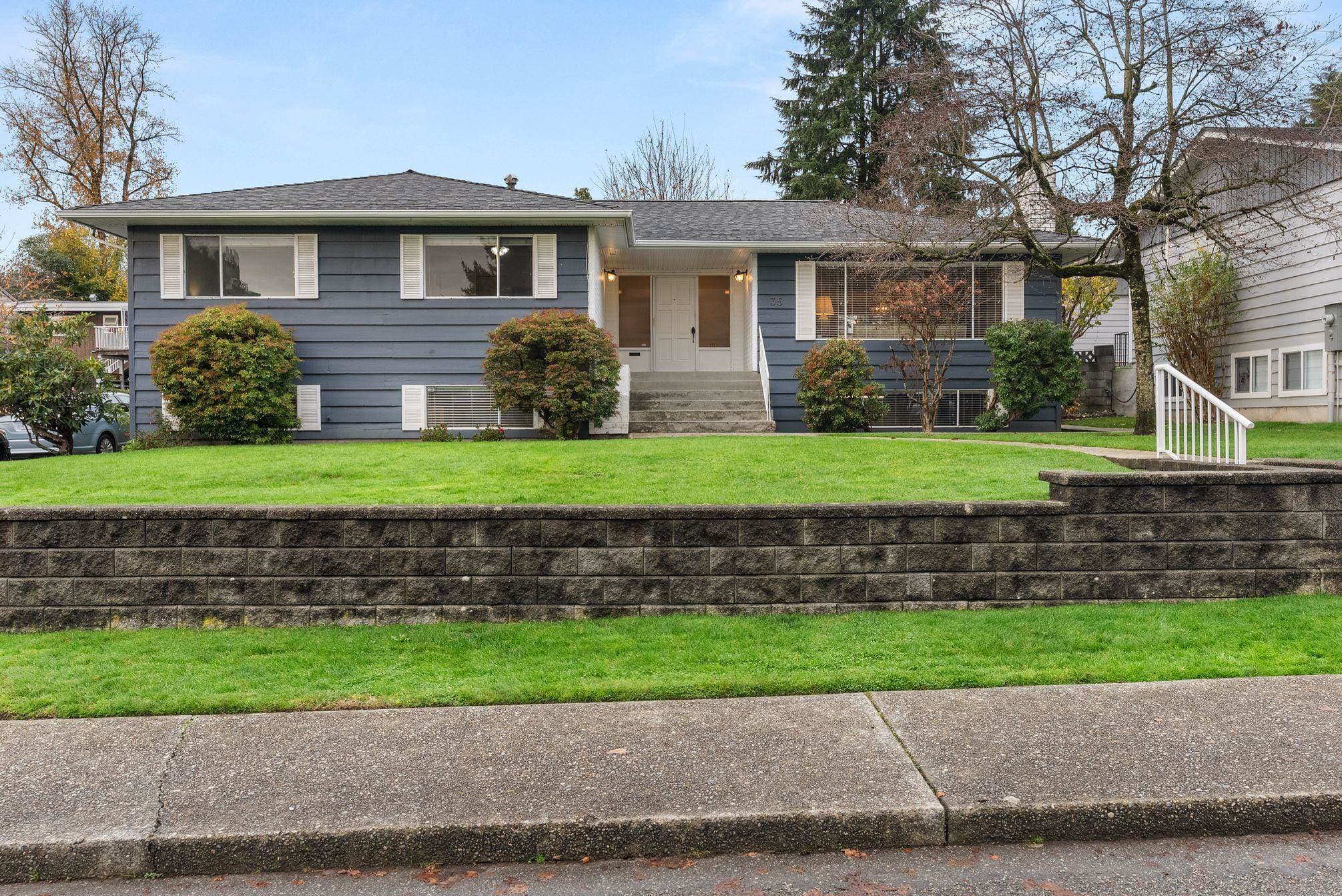 35 Courtney Crescent, New Westminster, V3L 4M1 — photo 3