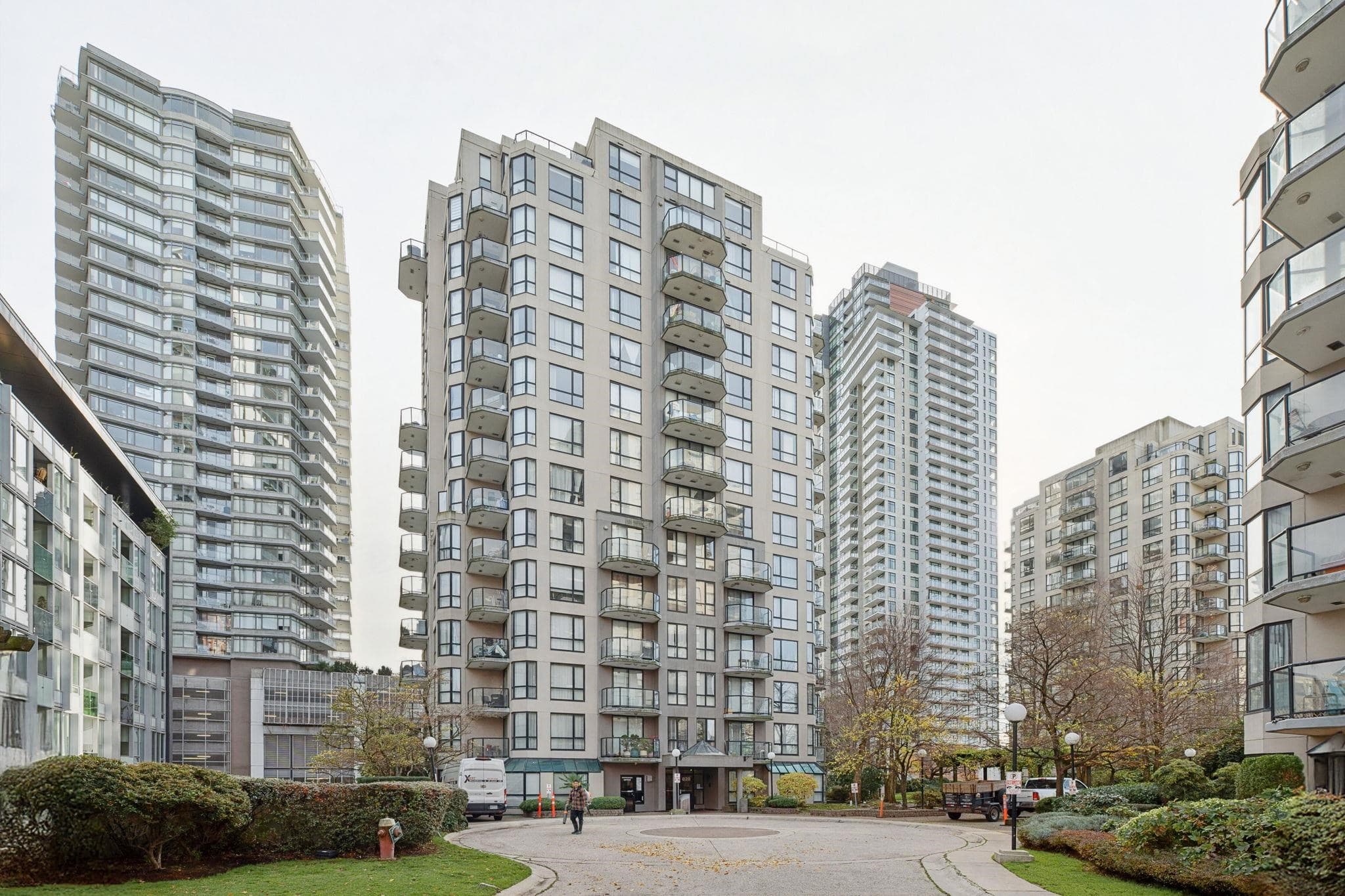 1402 - 828 Agnes Street, New Westminster, V3M 6R4 — photo 2