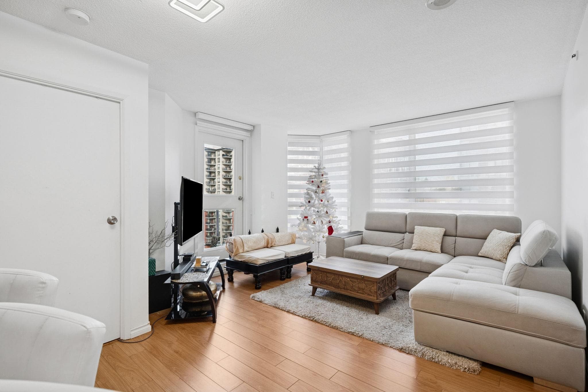 1402 - 828 Agnes Street, New Westminster, V3M 6R4 — photo 5