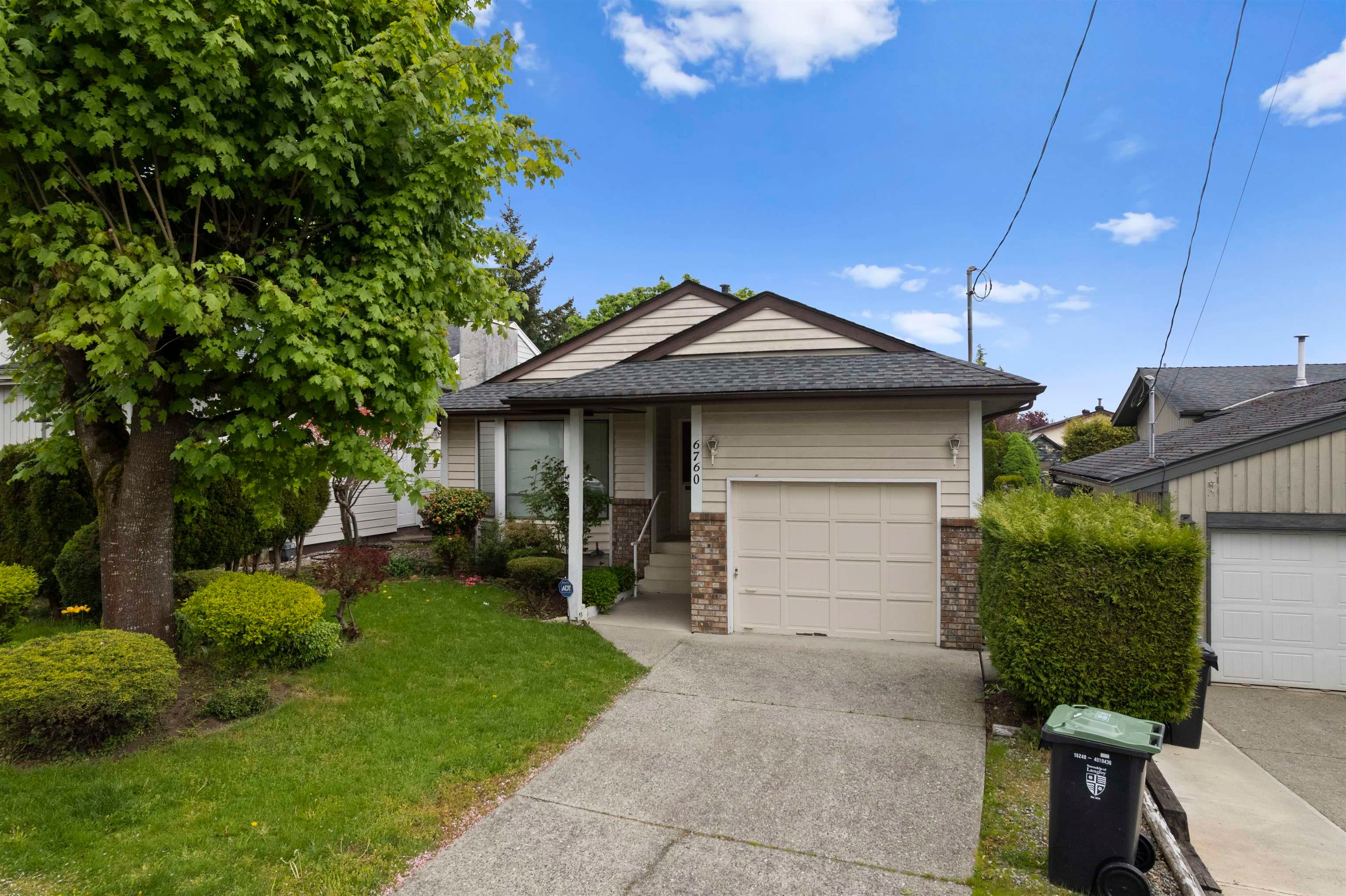 6760 197 Street, Langley, V2Y 1A9 — photo 1