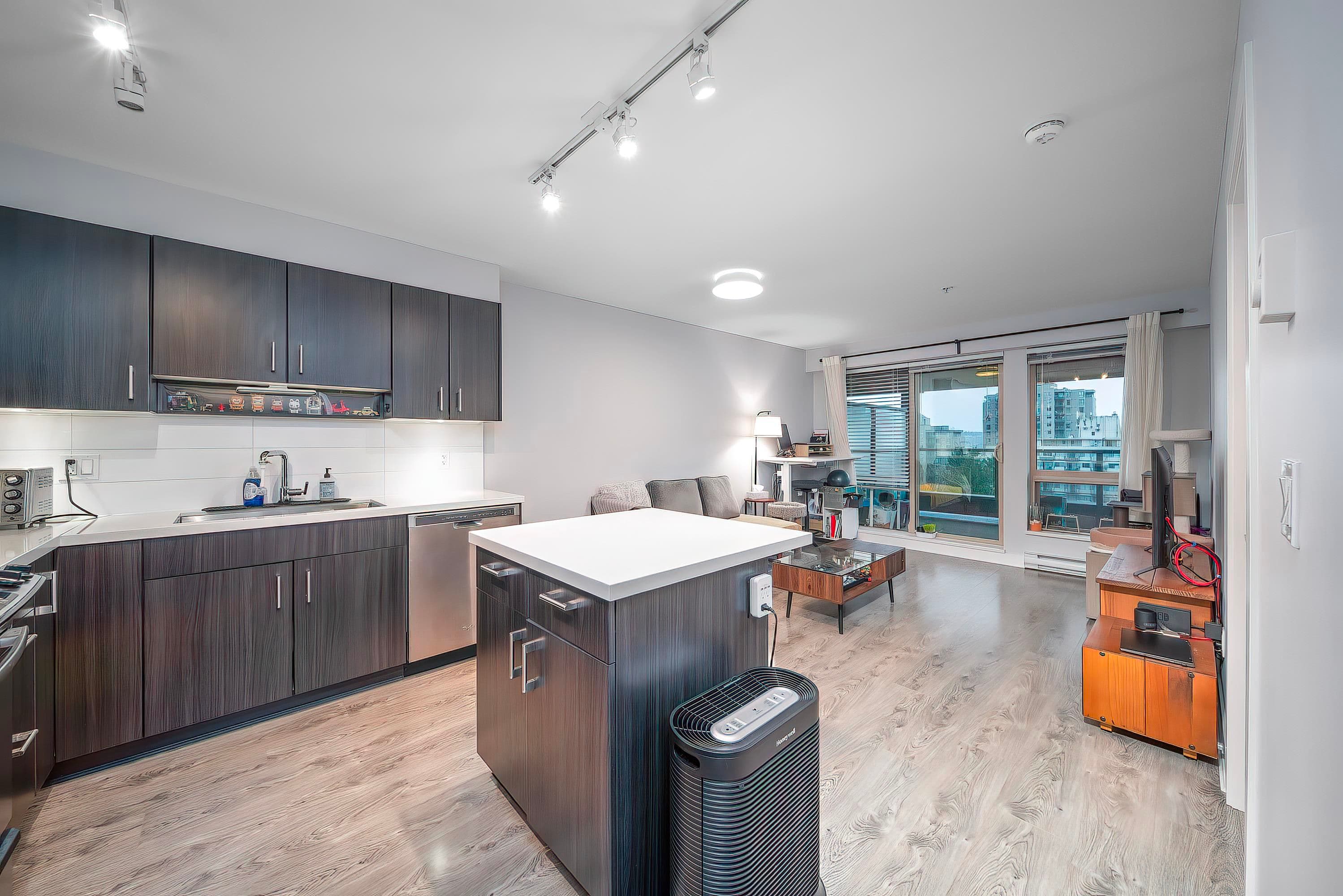 501 - 500 Royal Avenue, New Westminster, V3L 0G5 — photo 2