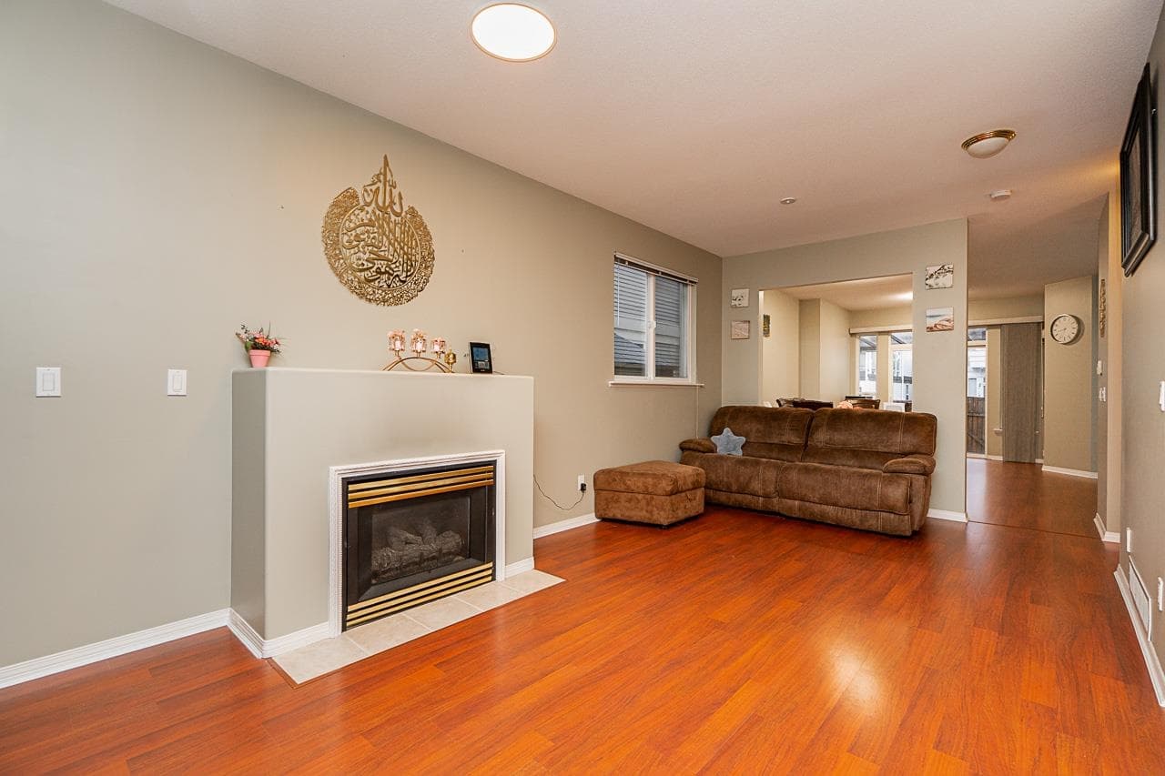 14858 58 Avenue, Surrey, V3S 8W4 — photo 5