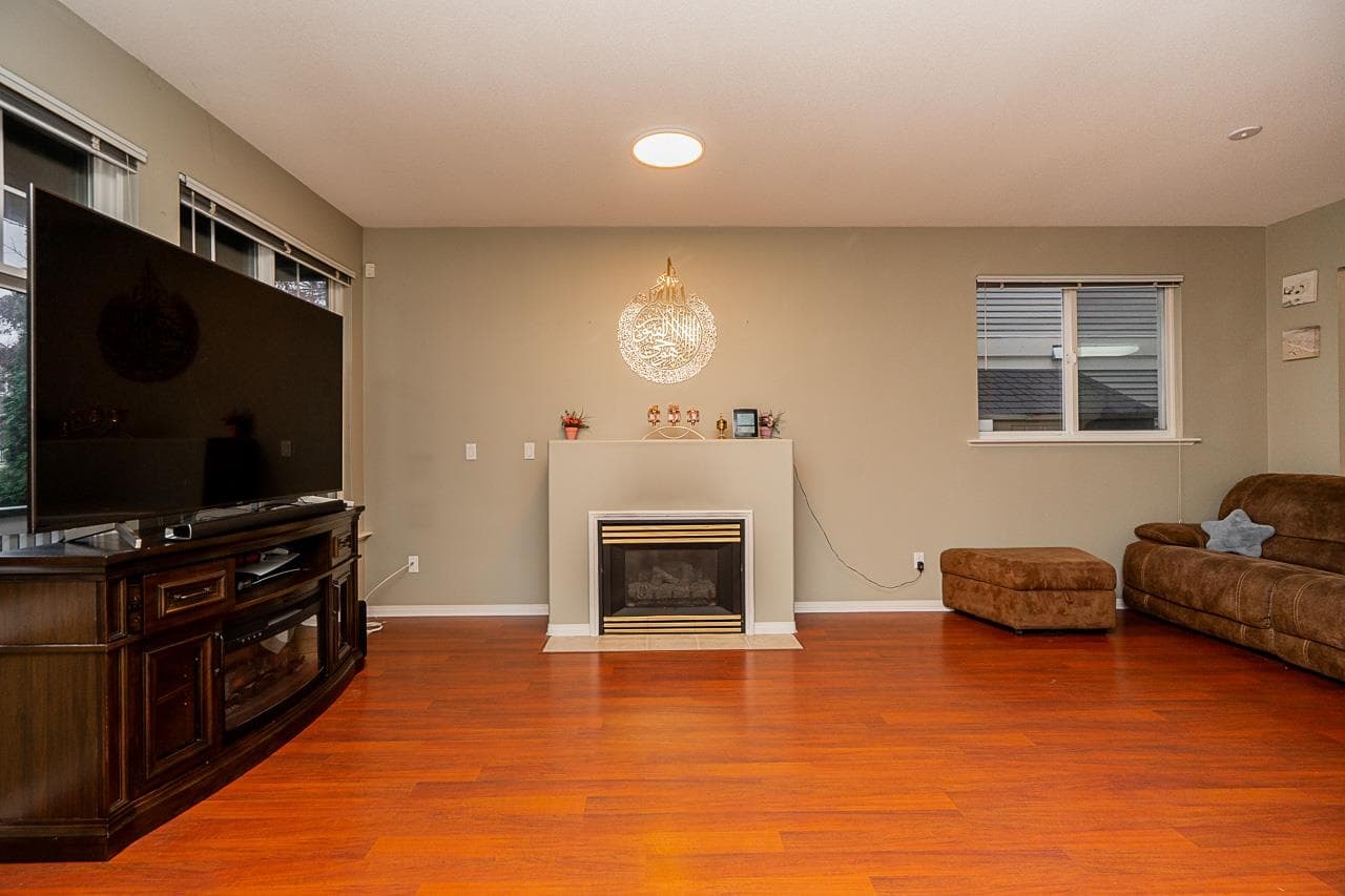 14858 58 Avenue, Surrey, V3S 8W4 — photo 4