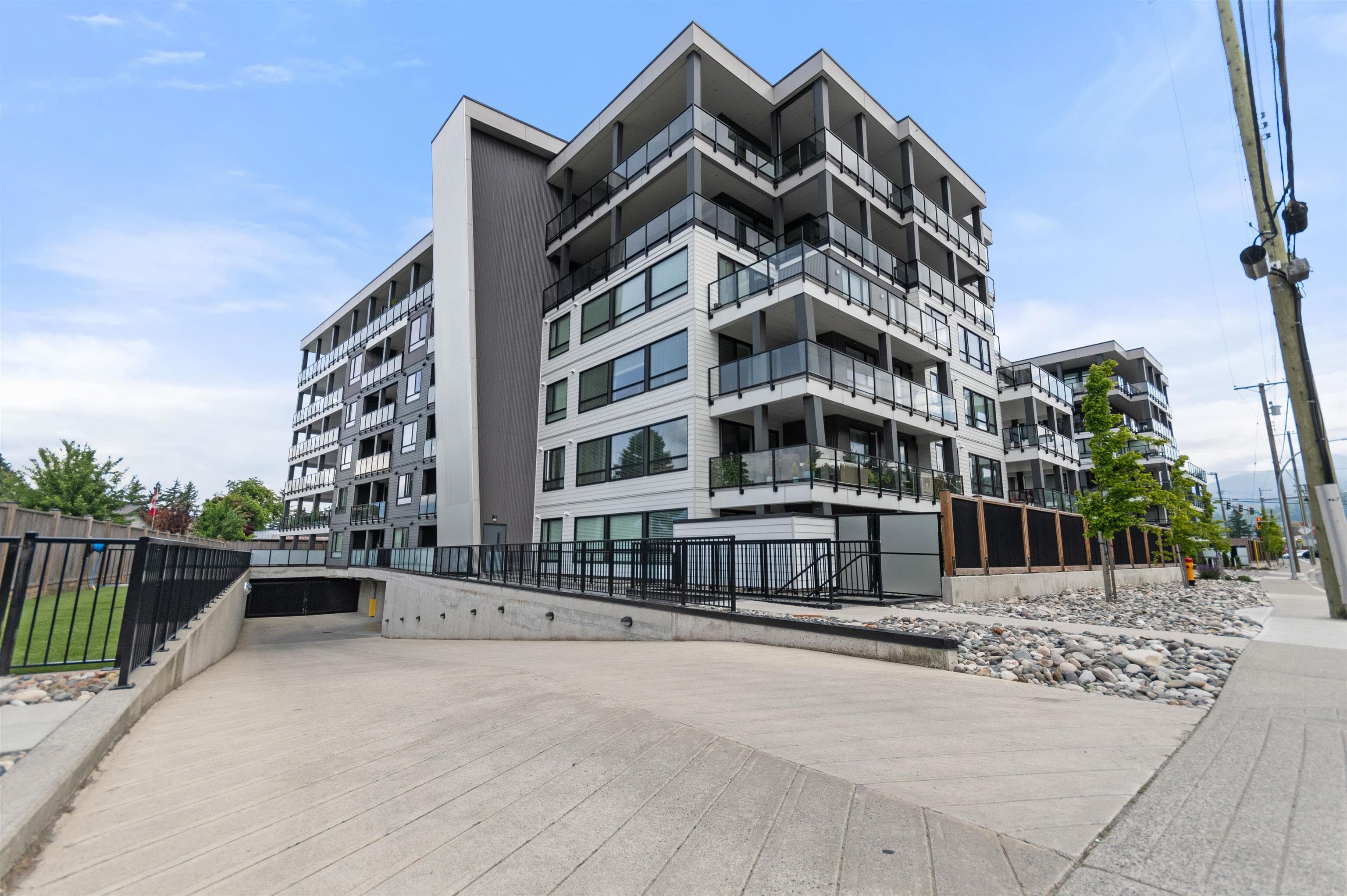 208 - 45745 Watson Road, Chilliwack, V2R 6K3 — photo 2