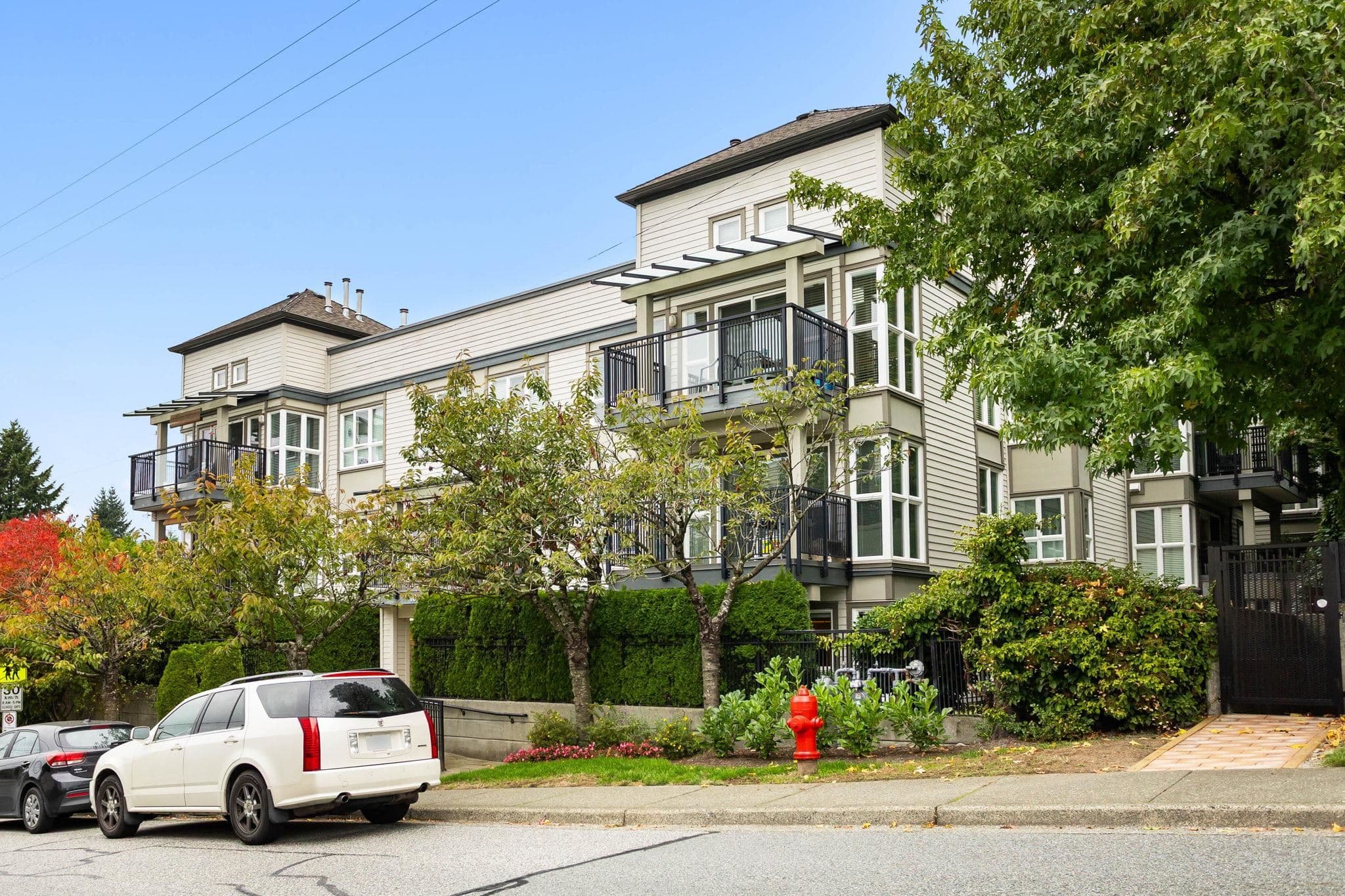 301 - 106 W Kings Road, North Vancouver, V7N 2L8 — photo 2